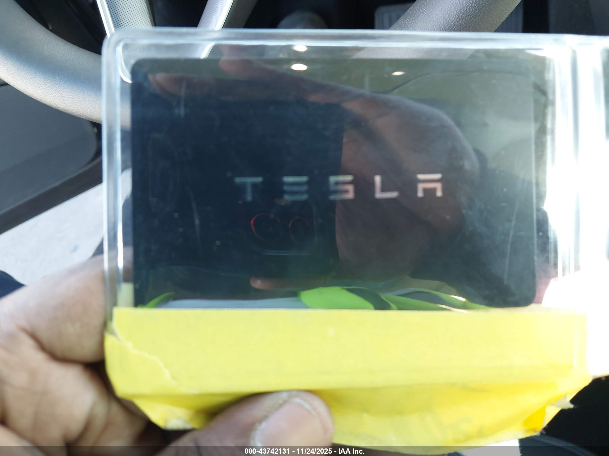 TESLA MODEL image 11