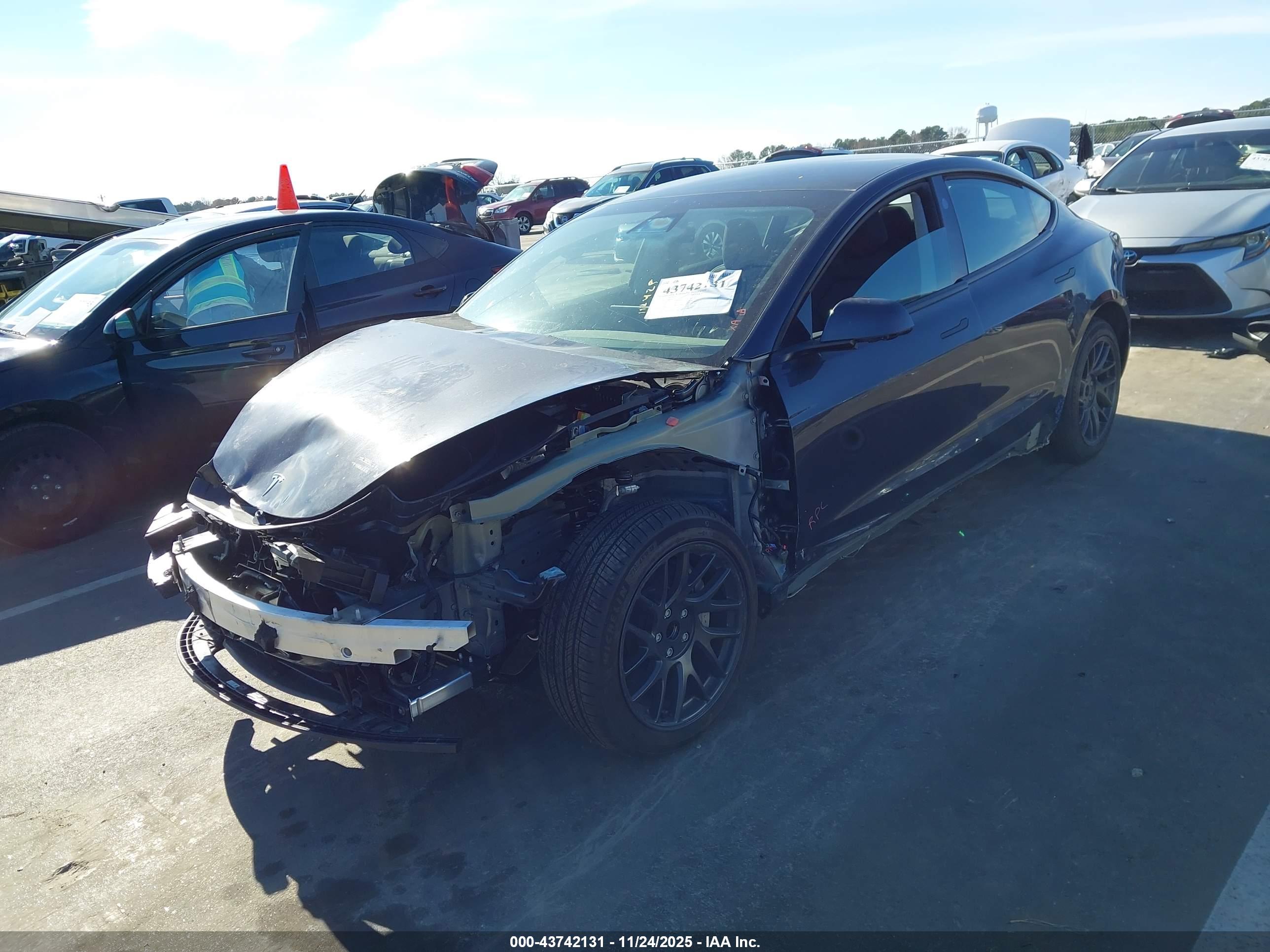 TESLA MODEL image 2