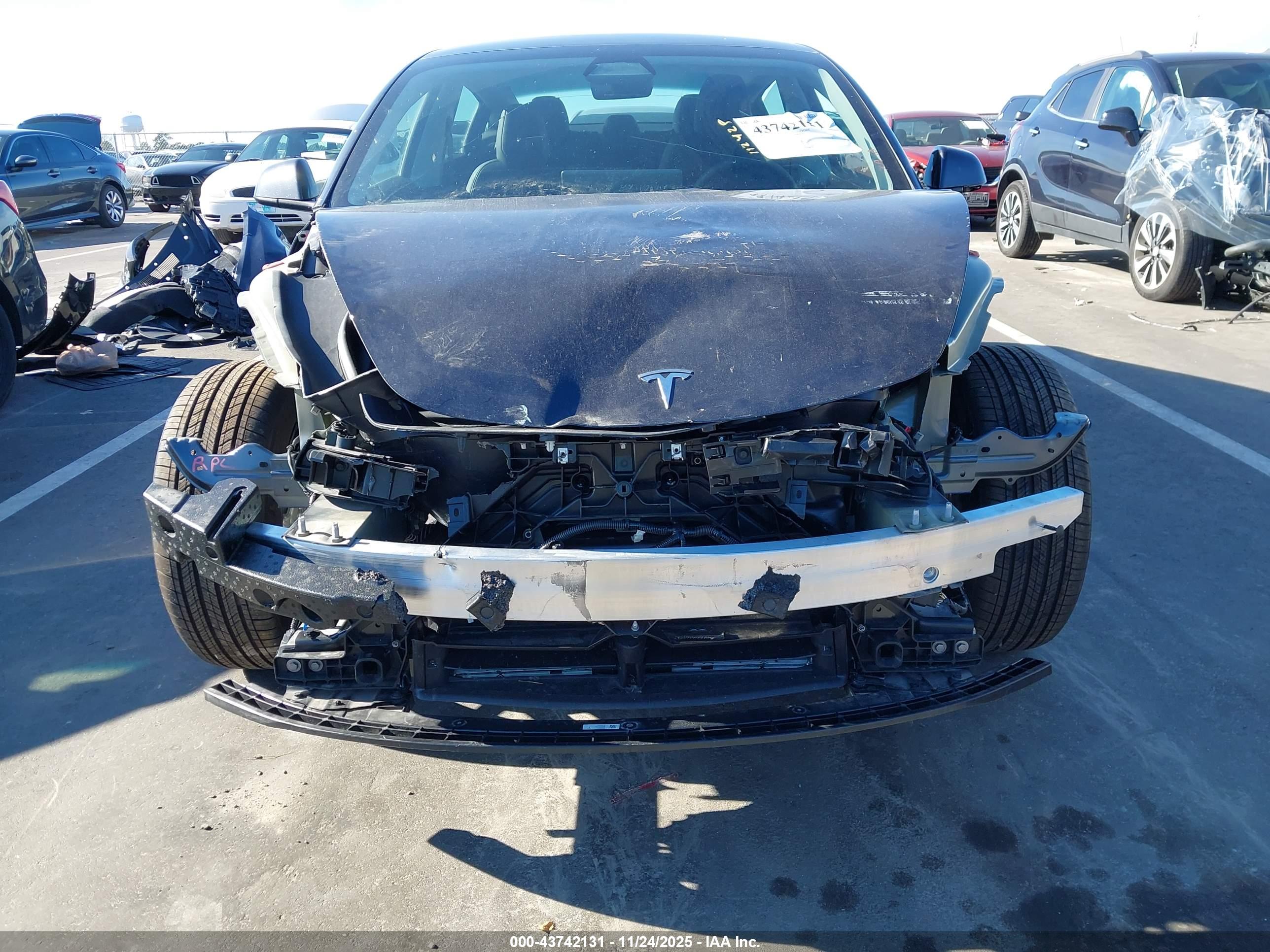 TESLA MODEL image 6