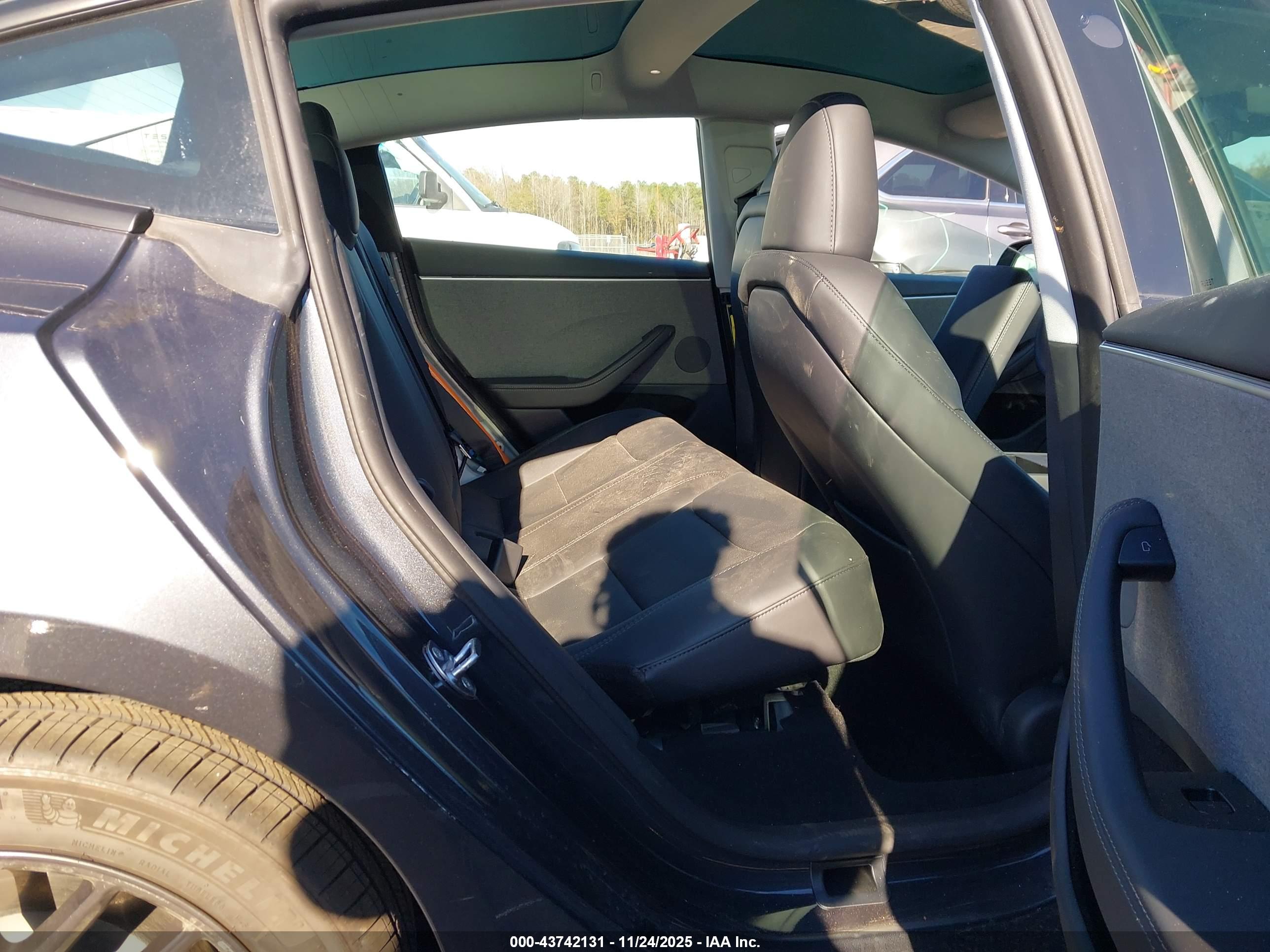TESLA MODEL image 8