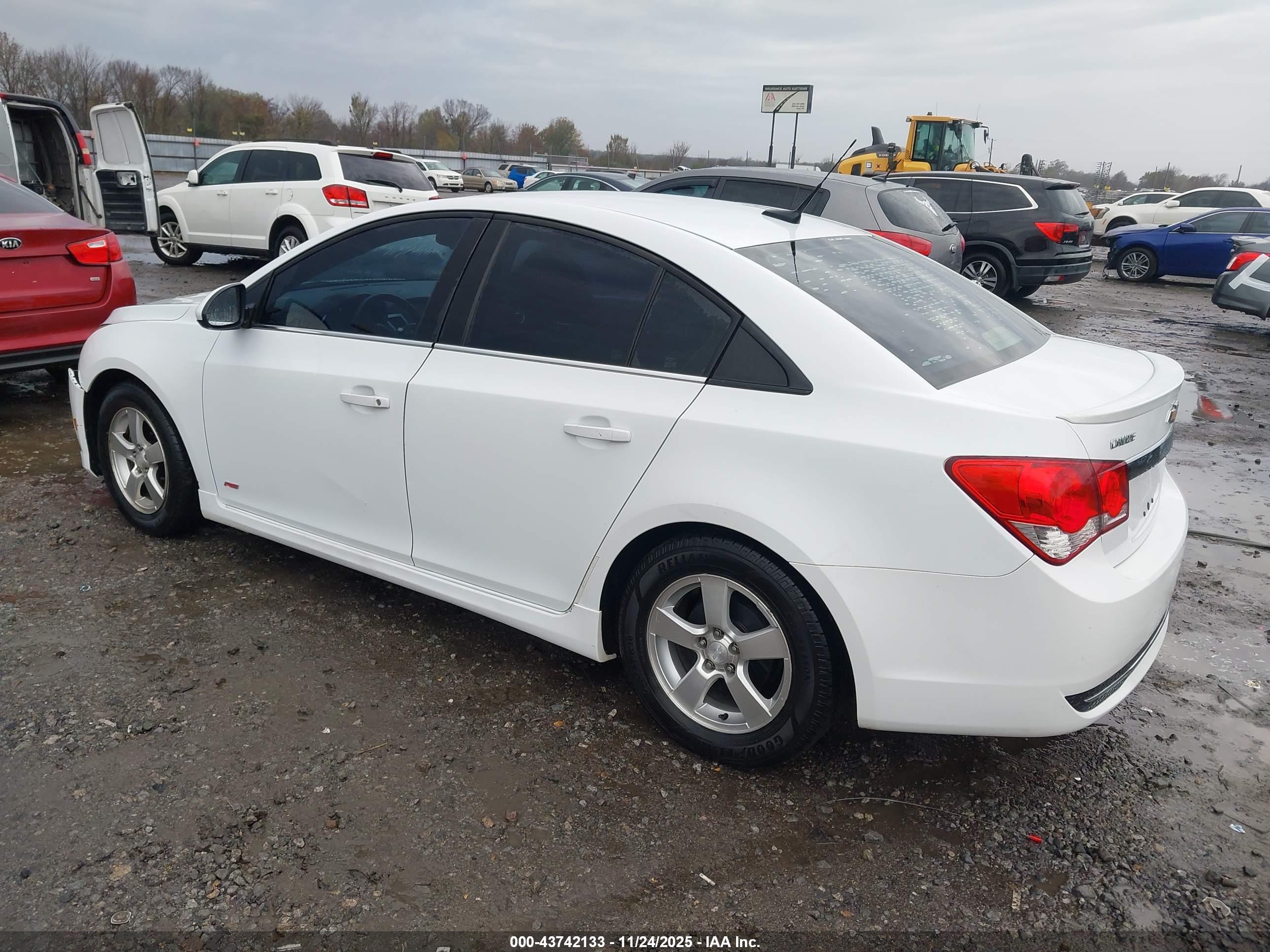CHEVROLET CRUZE image 3