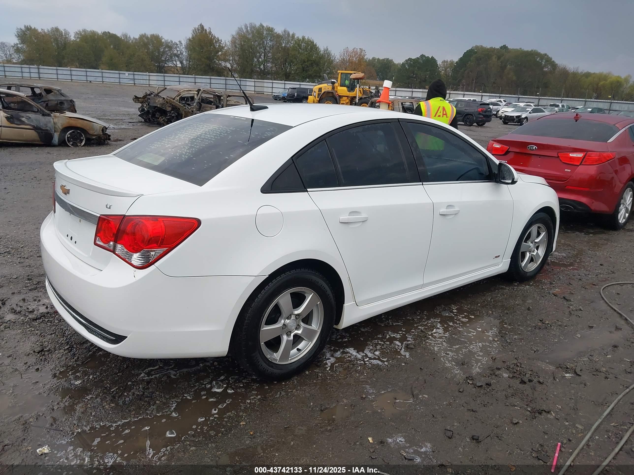 CHEVROLET CRUZE image 4
