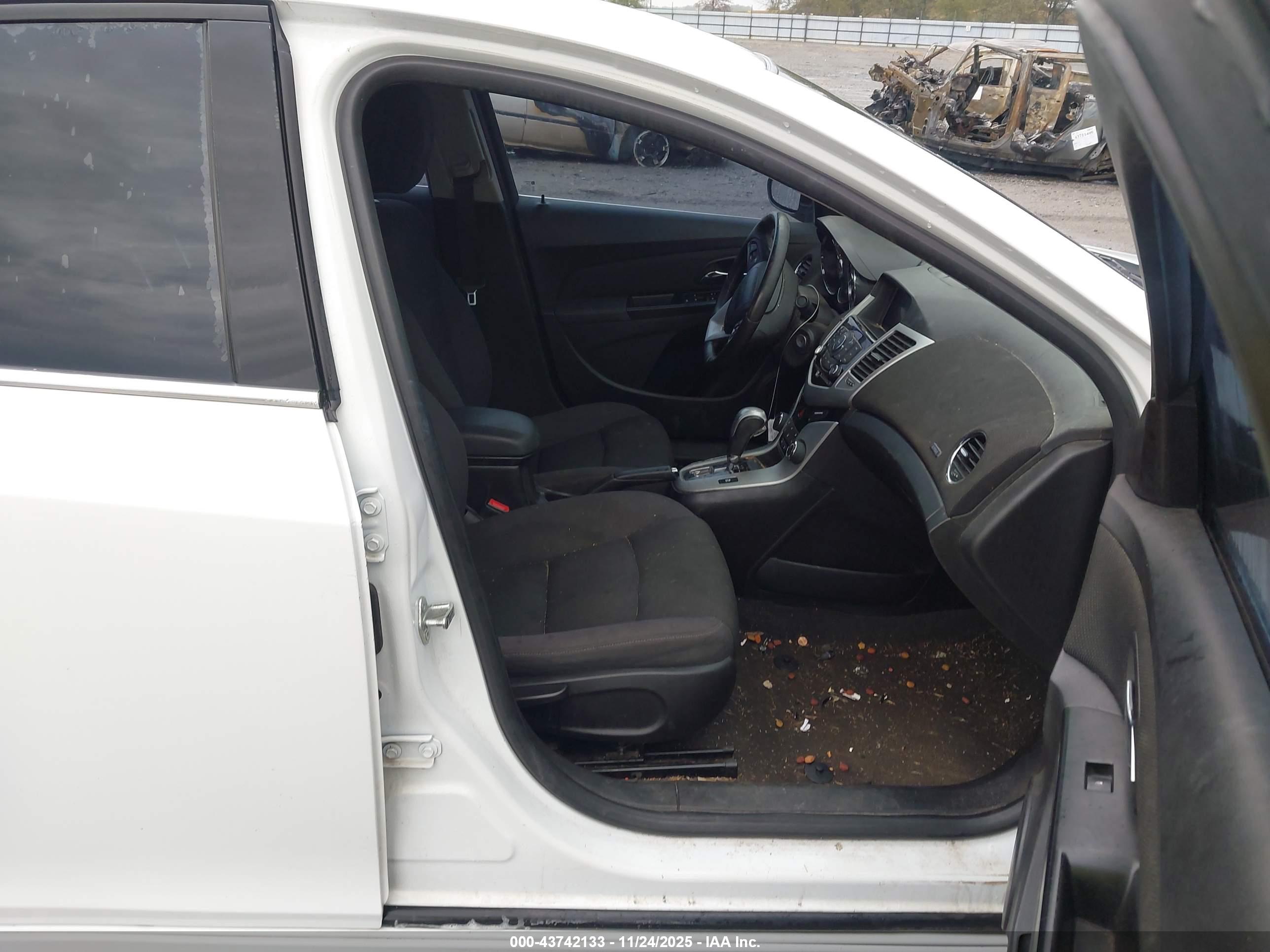 CHEVROLET CRUZE image 5