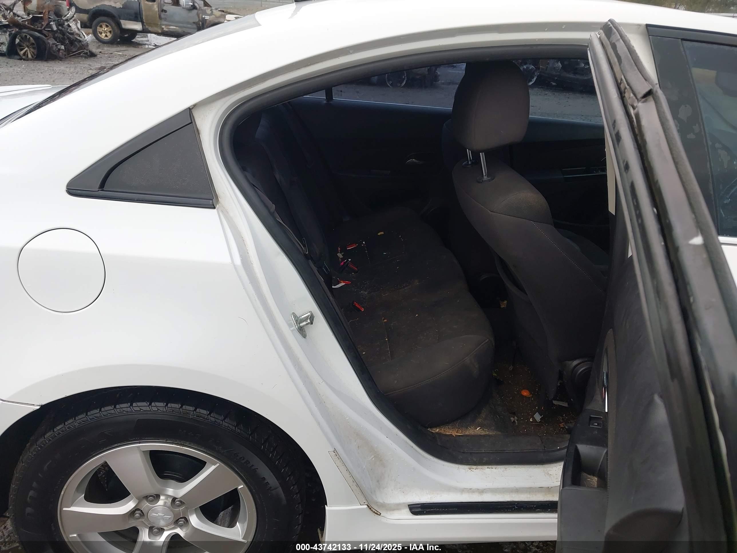 CHEVROLET CRUZE image 8