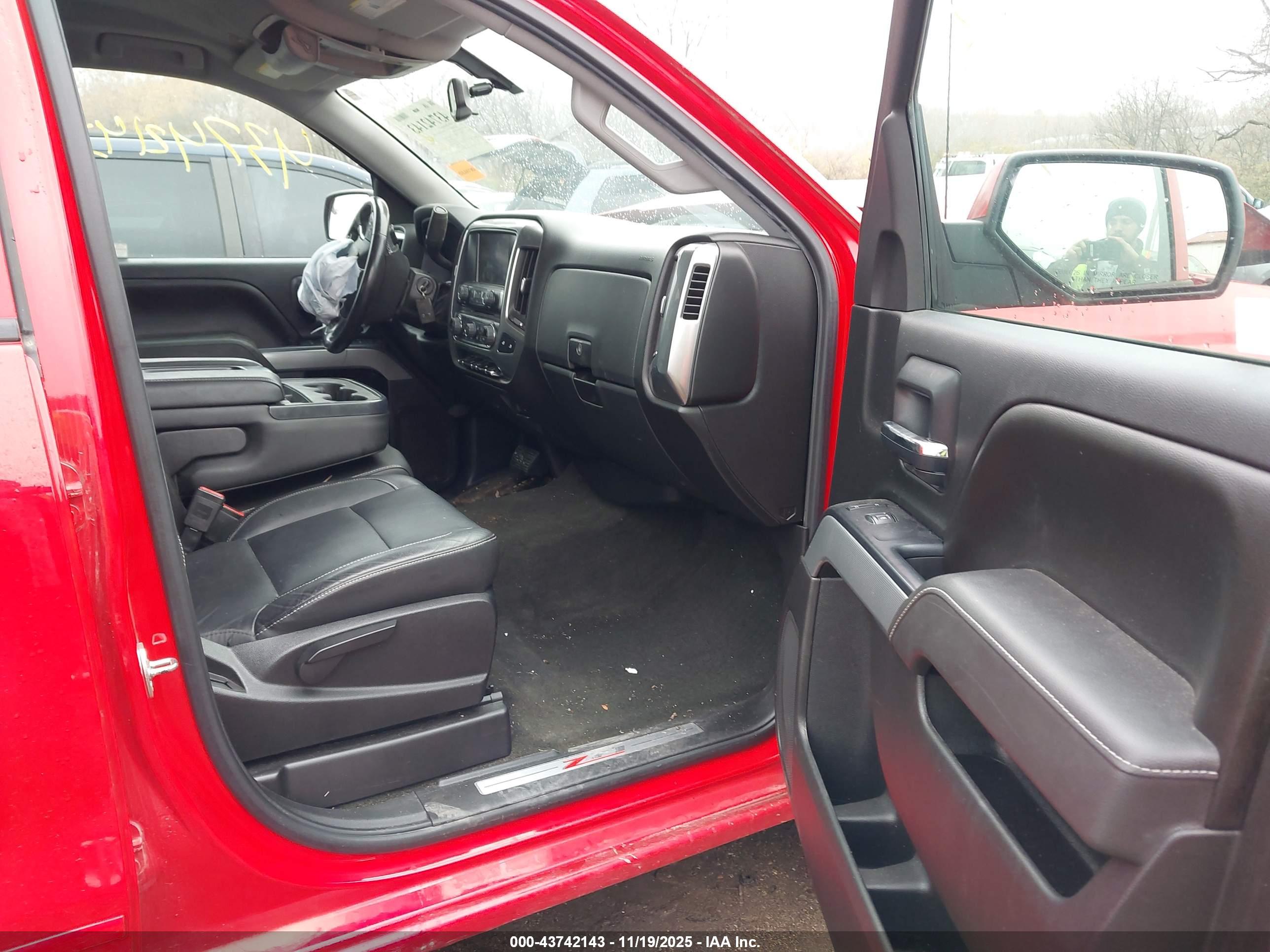 CHEVROLET SILVERADO image 5