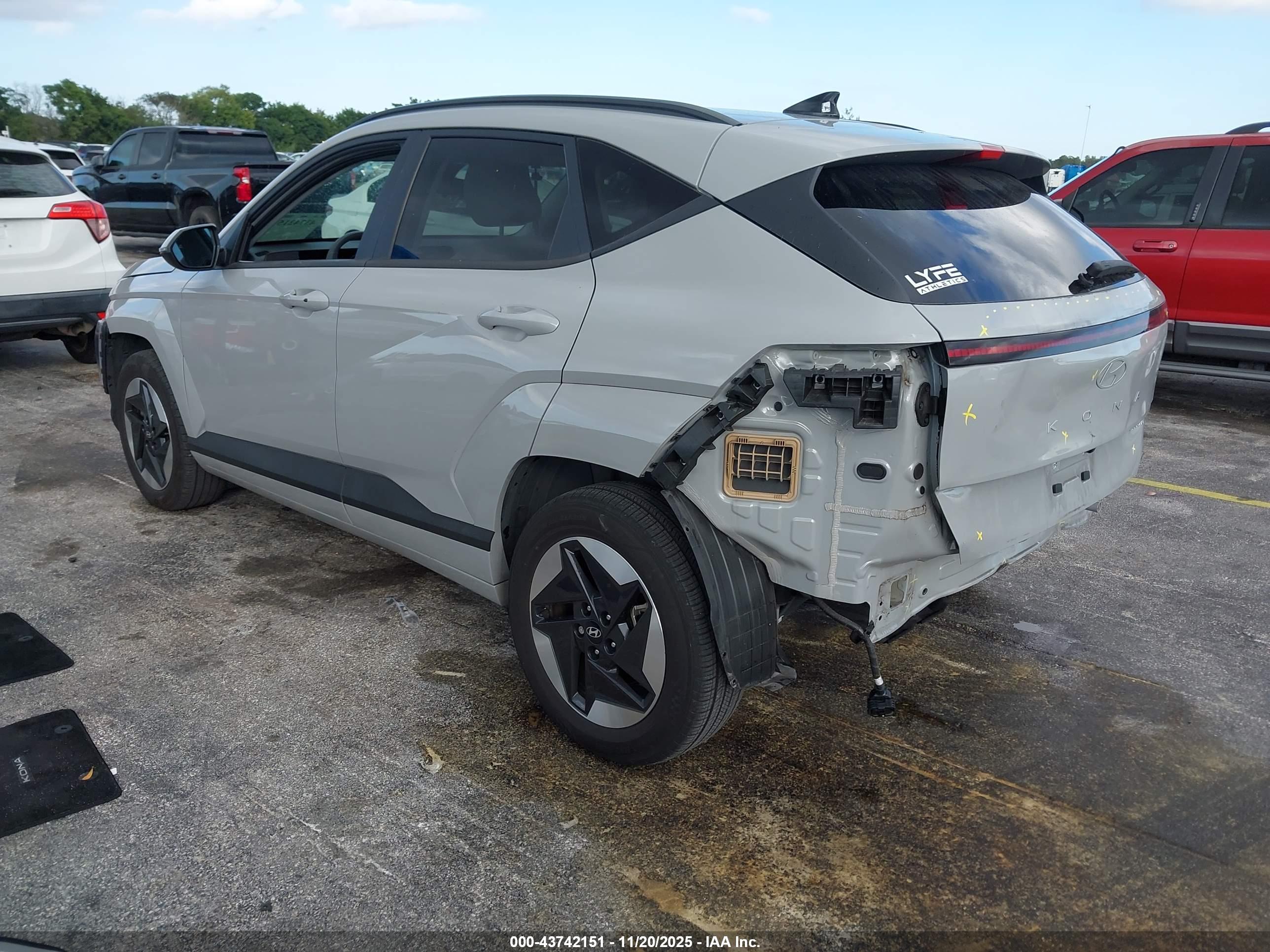 HYUNDAI KONA image 3