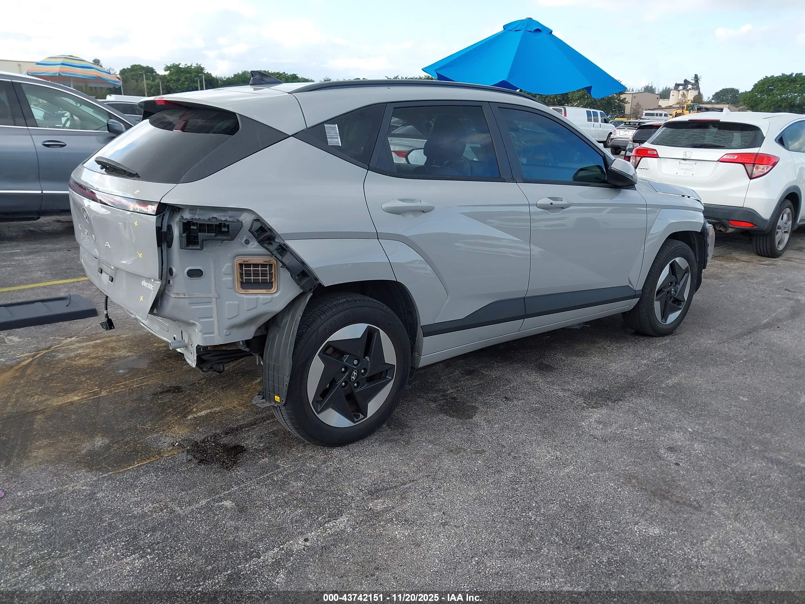 HYUNDAI KONA image 4