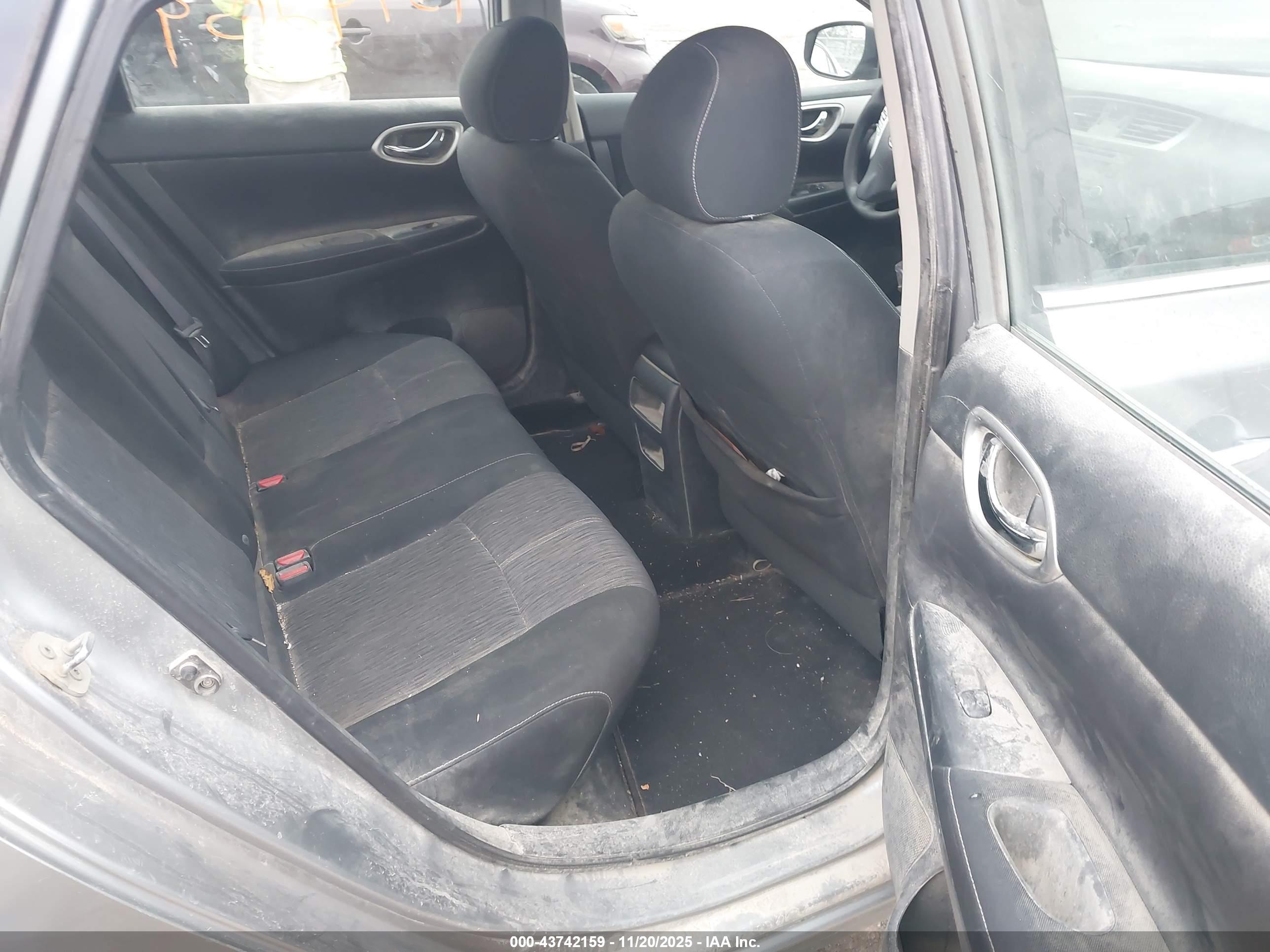 NISSAN SENTRA image 8