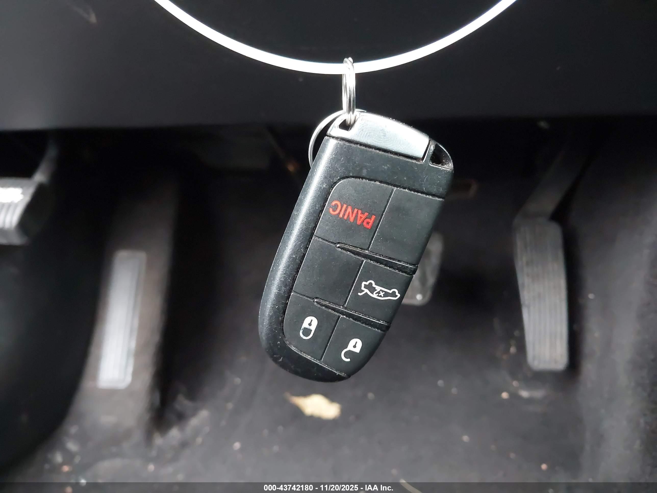 DODGE CHALLENGER image 11