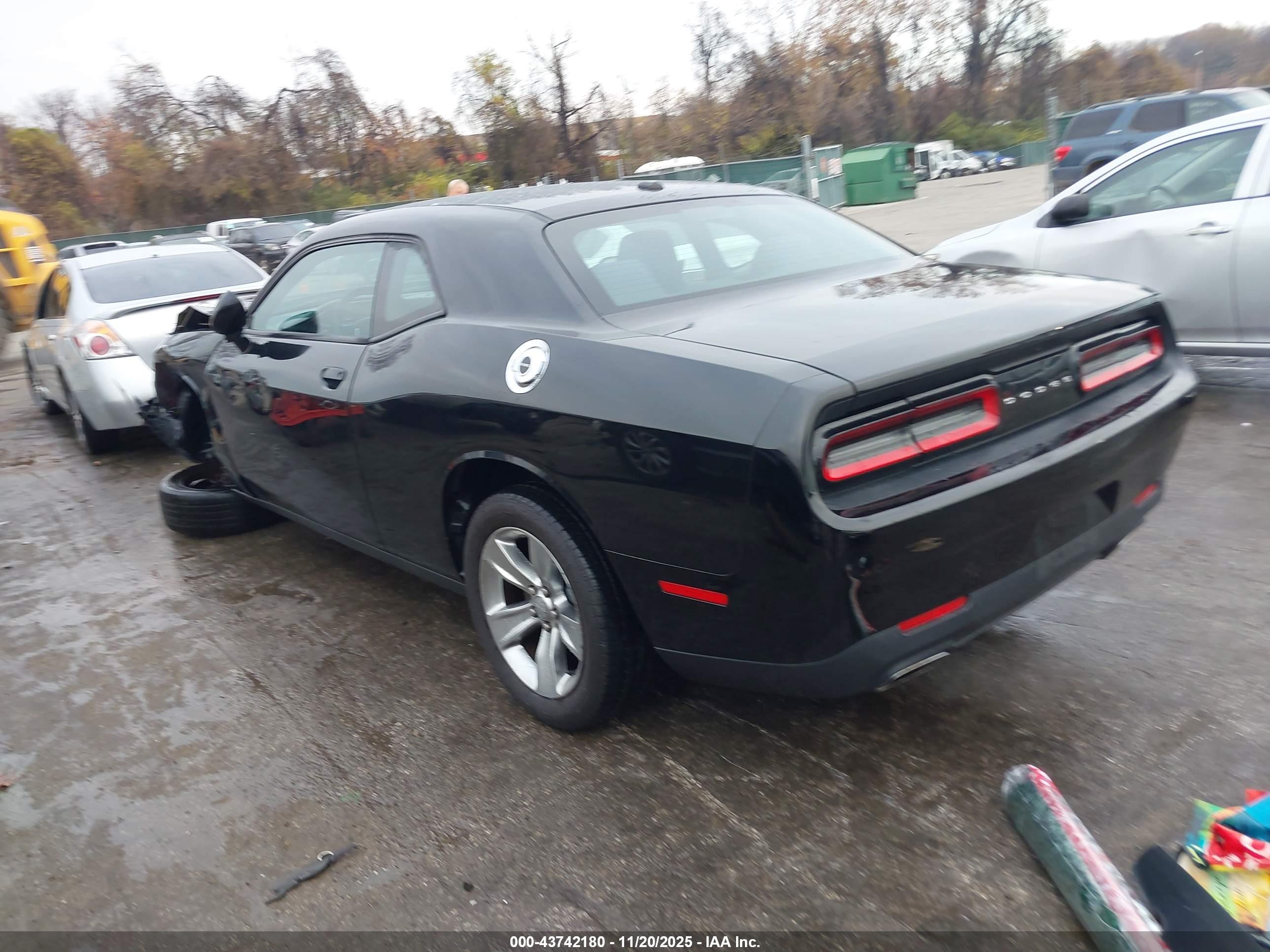 DODGE CHALLENGER image 3