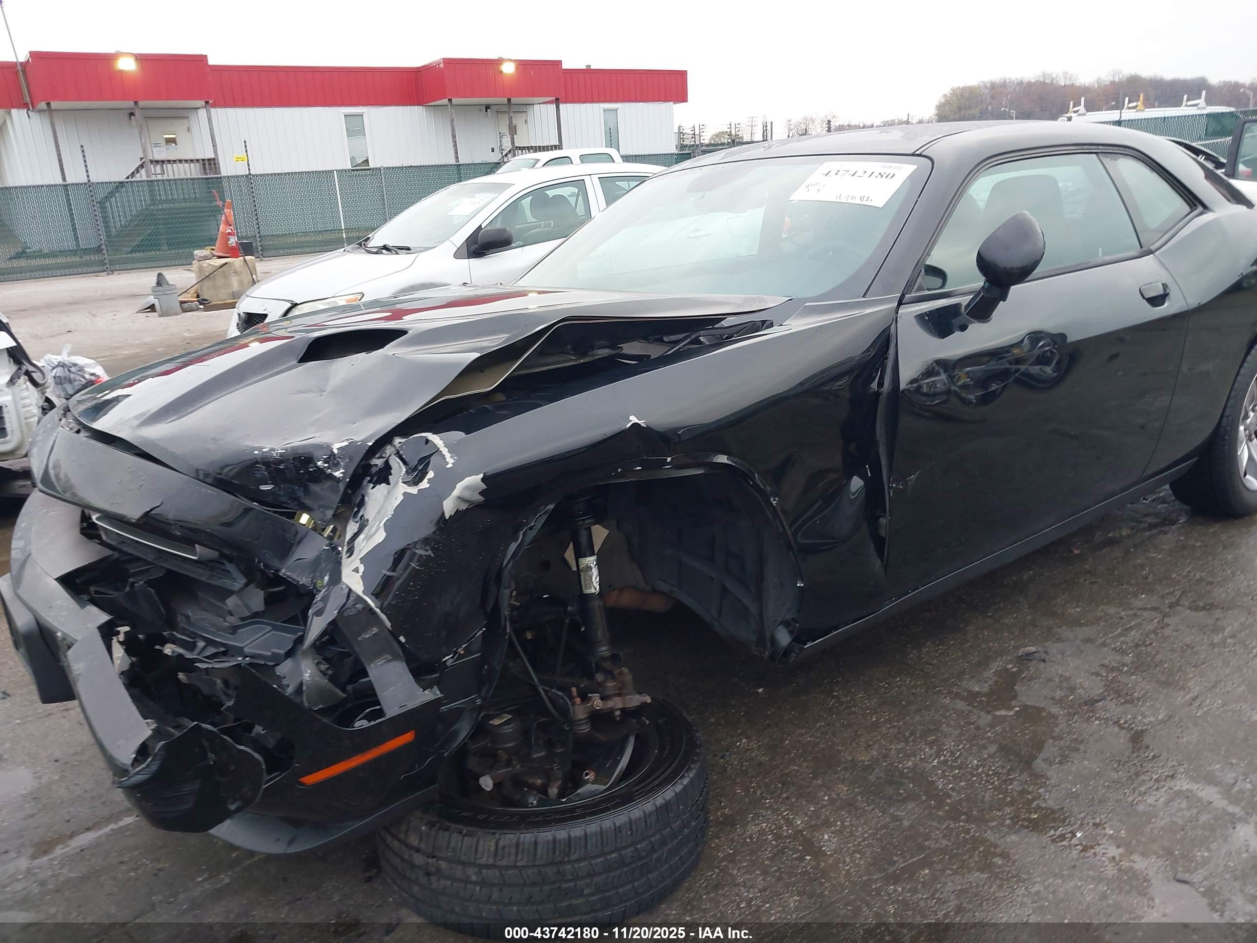 DODGE CHALLENGER image 6