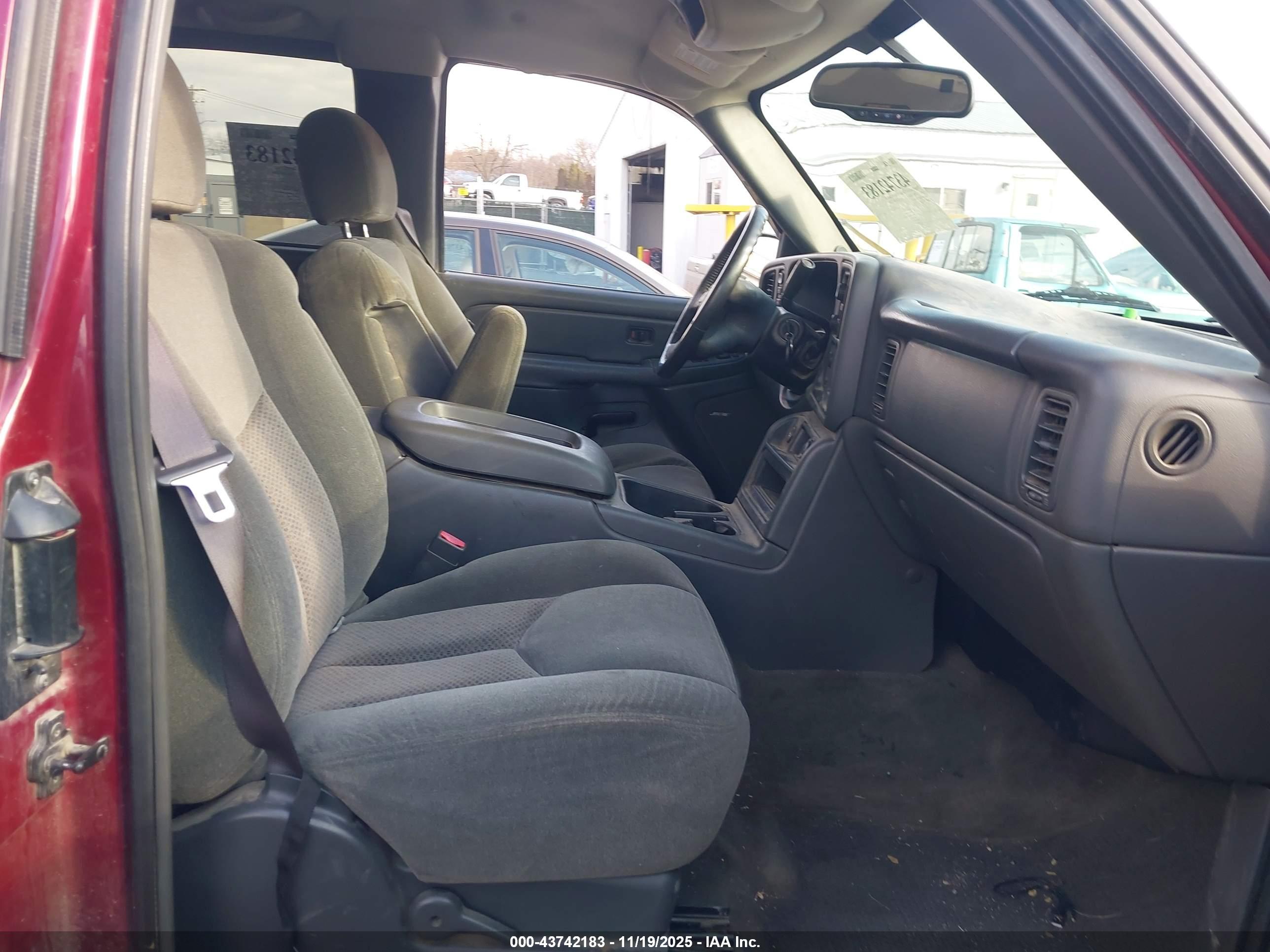 CHEVROLET SILVERADO image 5
