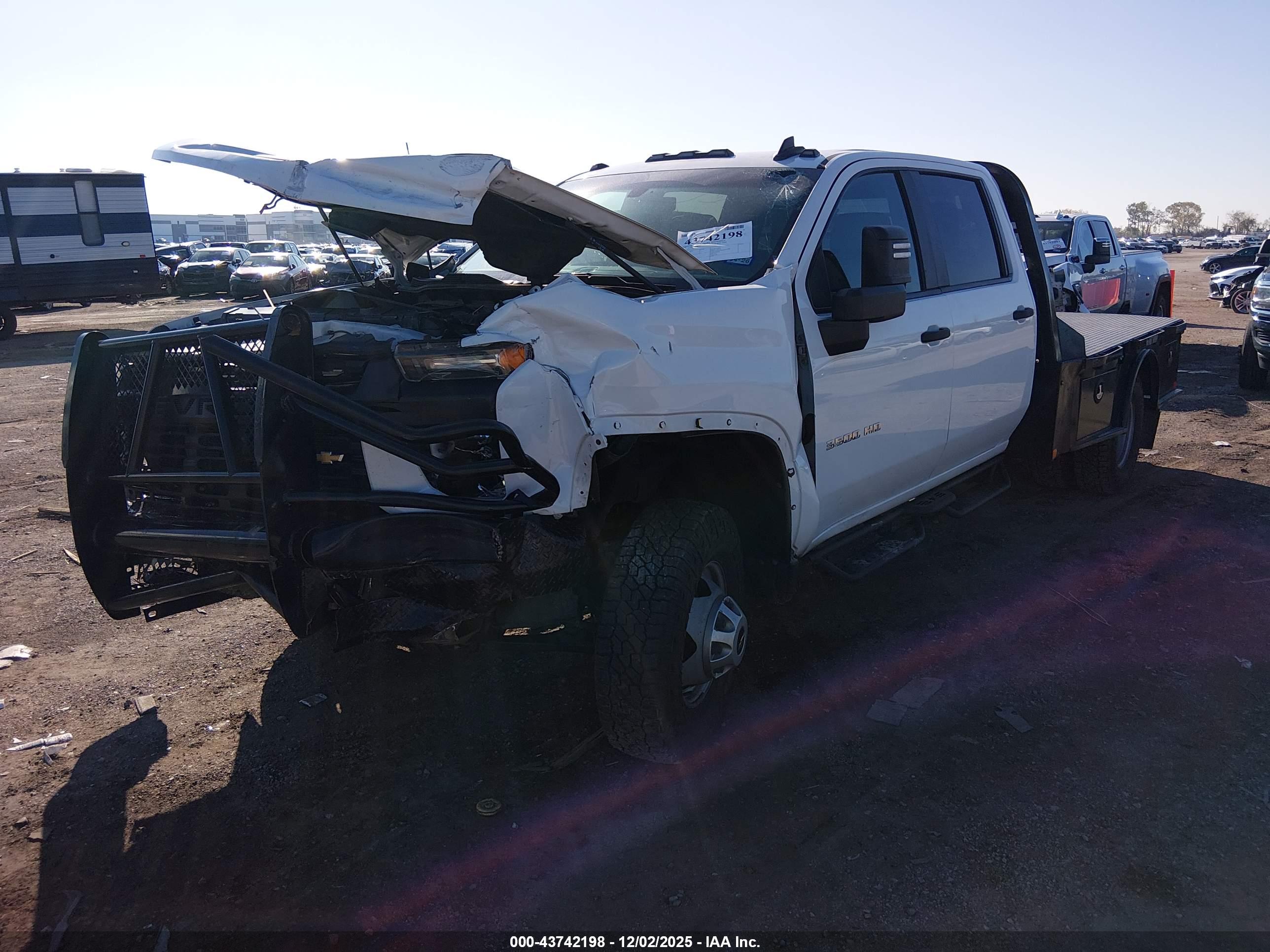 CHEVROLET SILVERADO image 2
