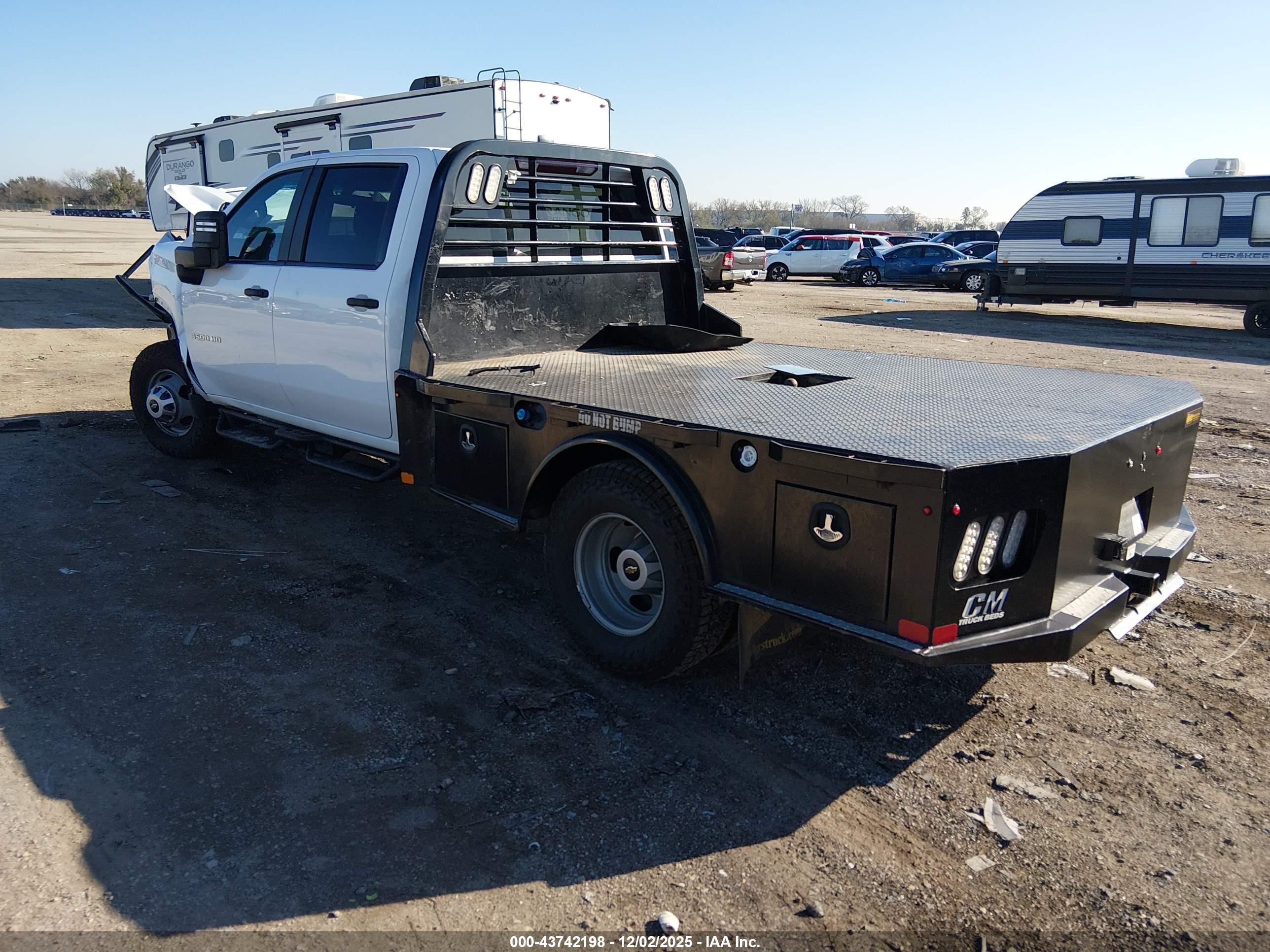 CHEVROLET SILVERADO image 3