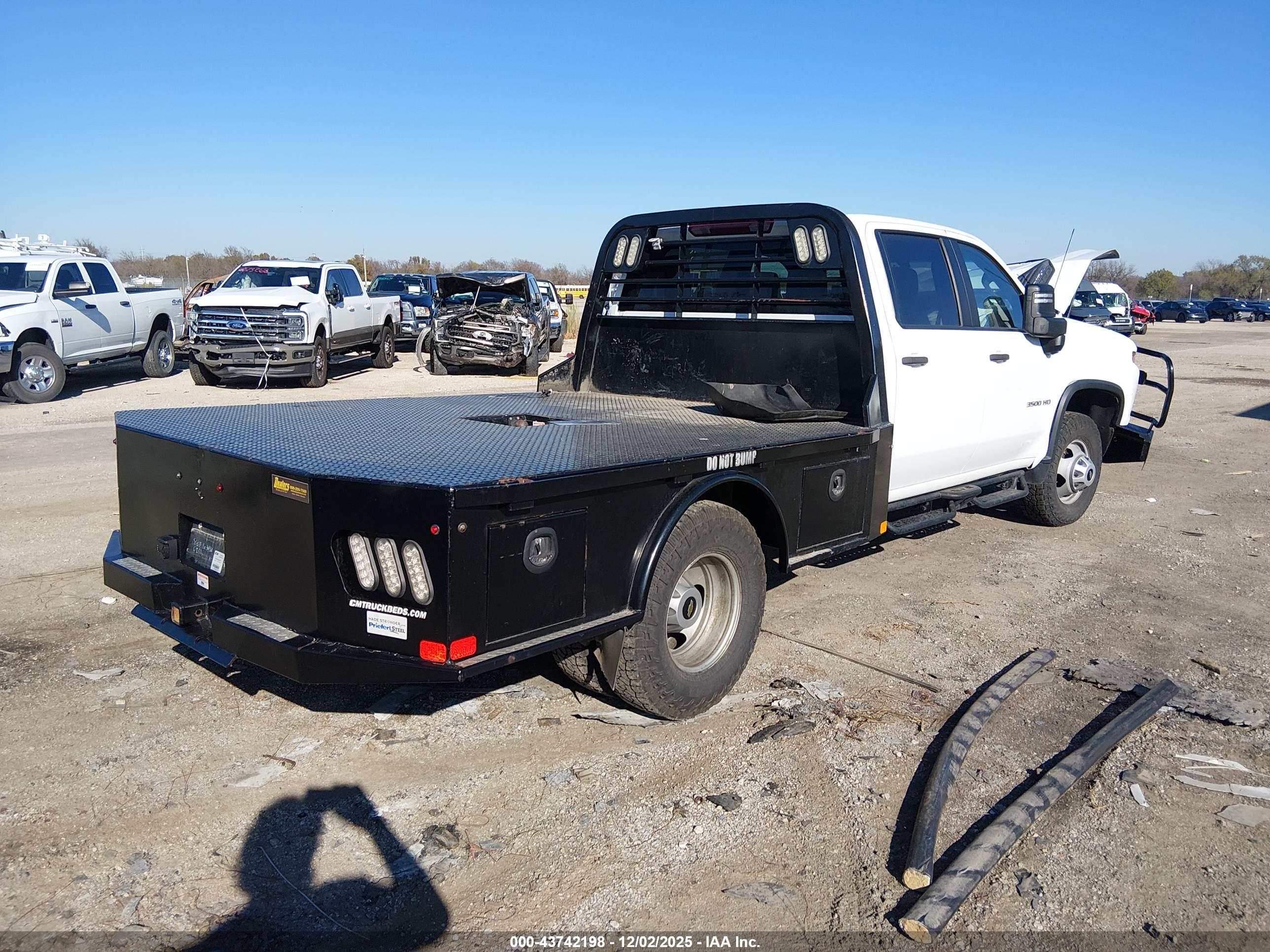 CHEVROLET SILVERADO image 4