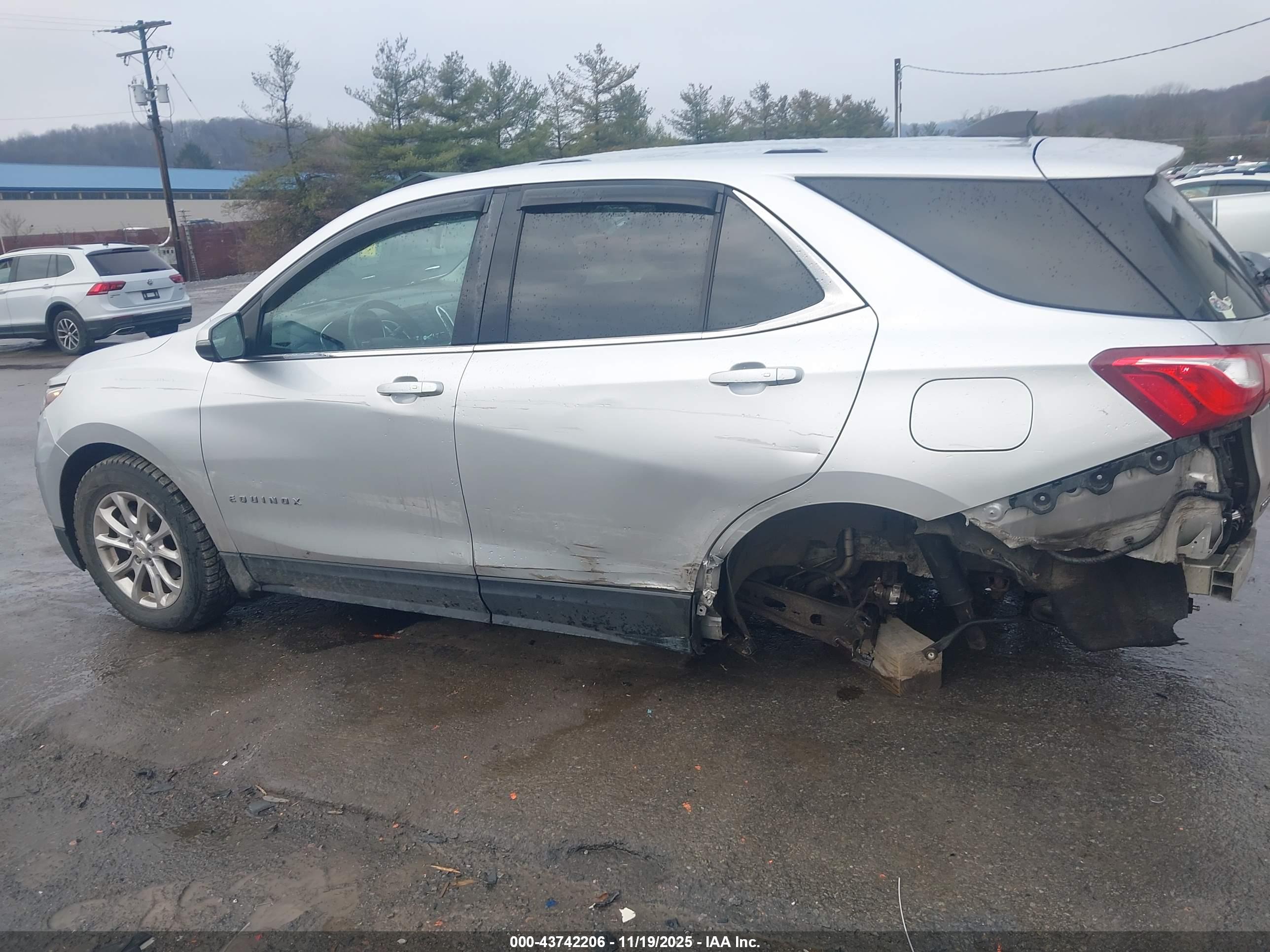 CHEVROLET EQUINOX image 6