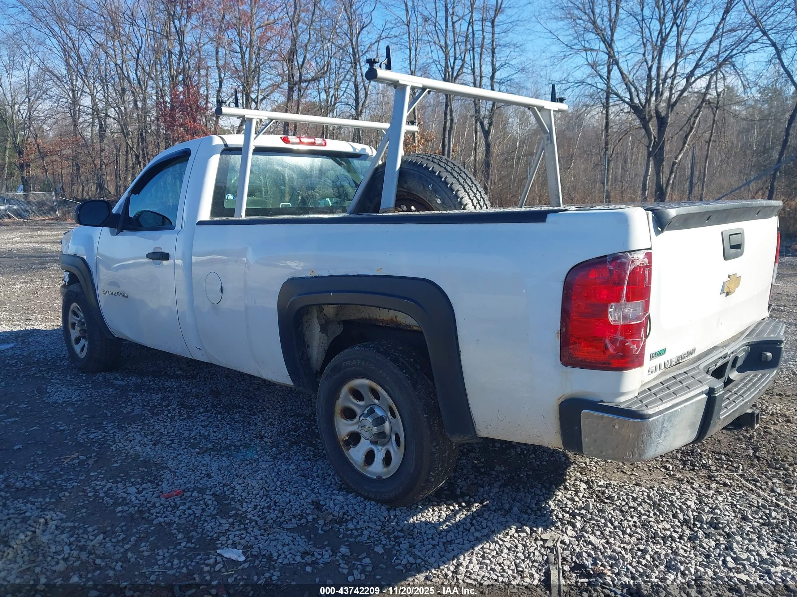 CHEVROLET SILVERADO image 3