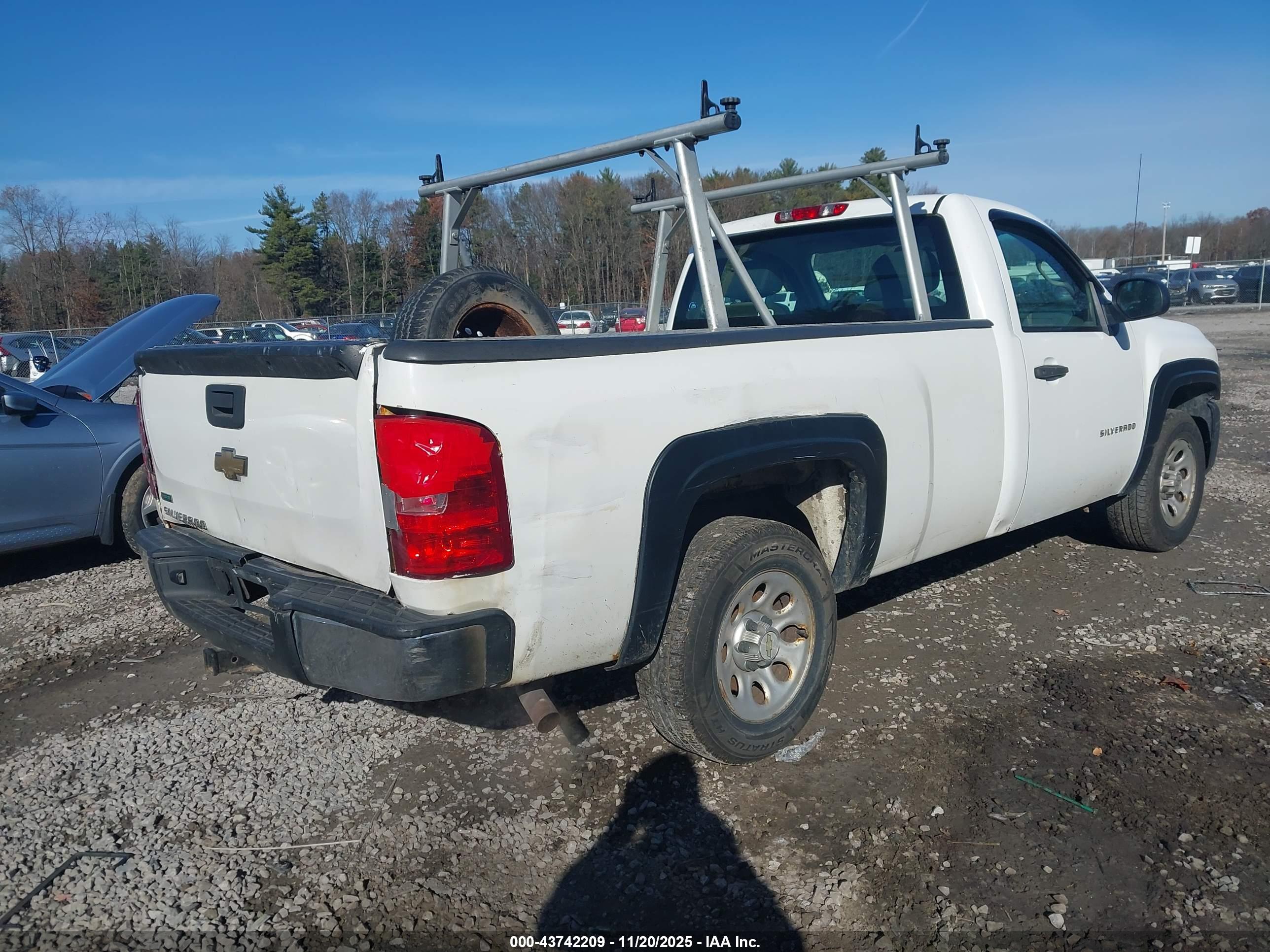 CHEVROLET SILVERADO image 4