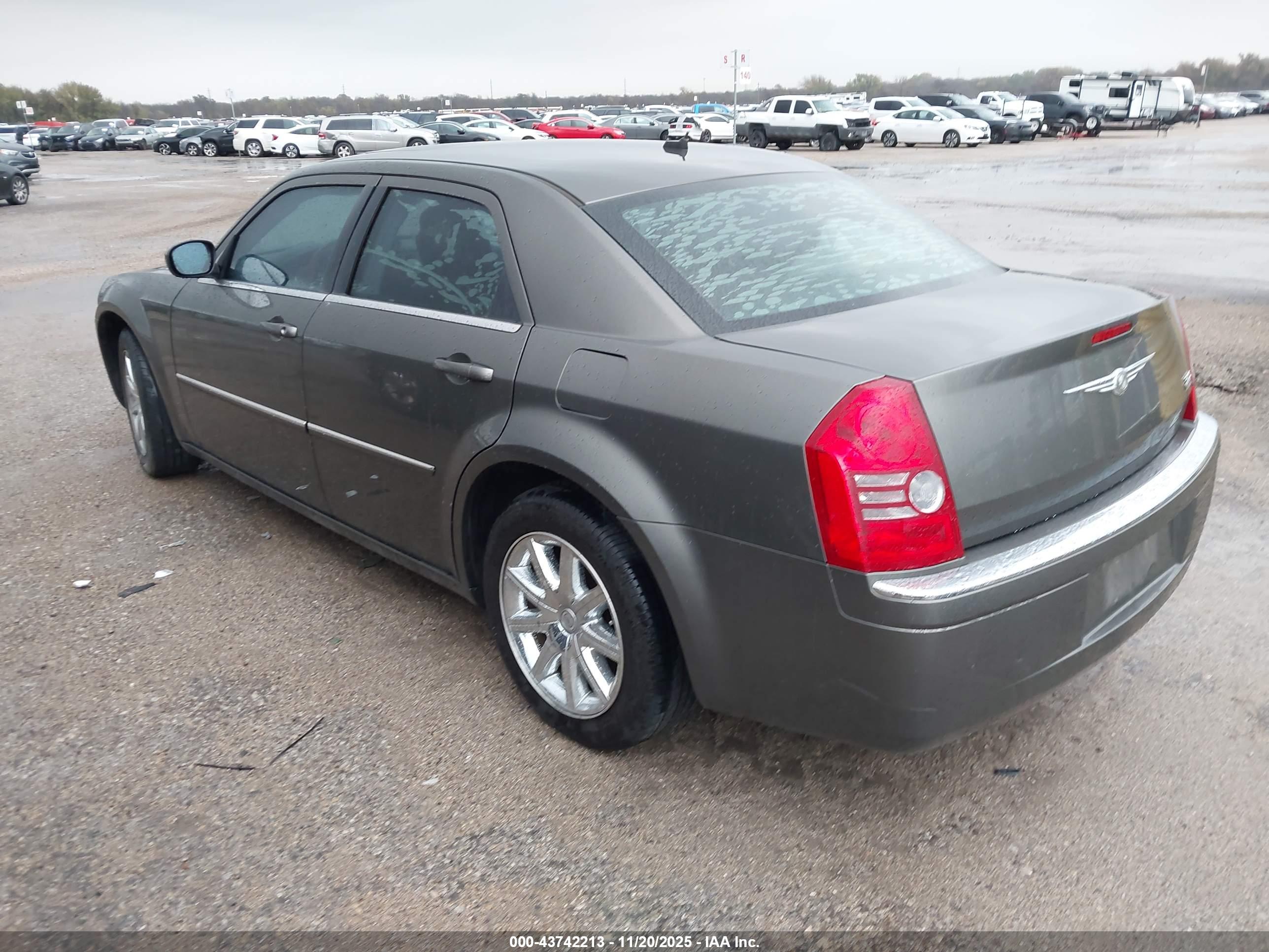 CHRYSLER 300 image 3