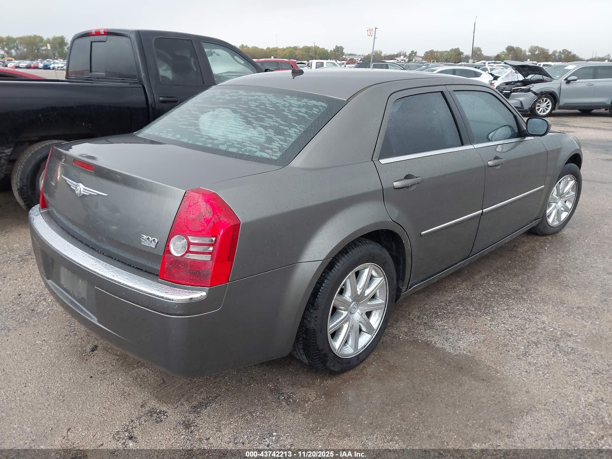 CHRYSLER 300 image 4