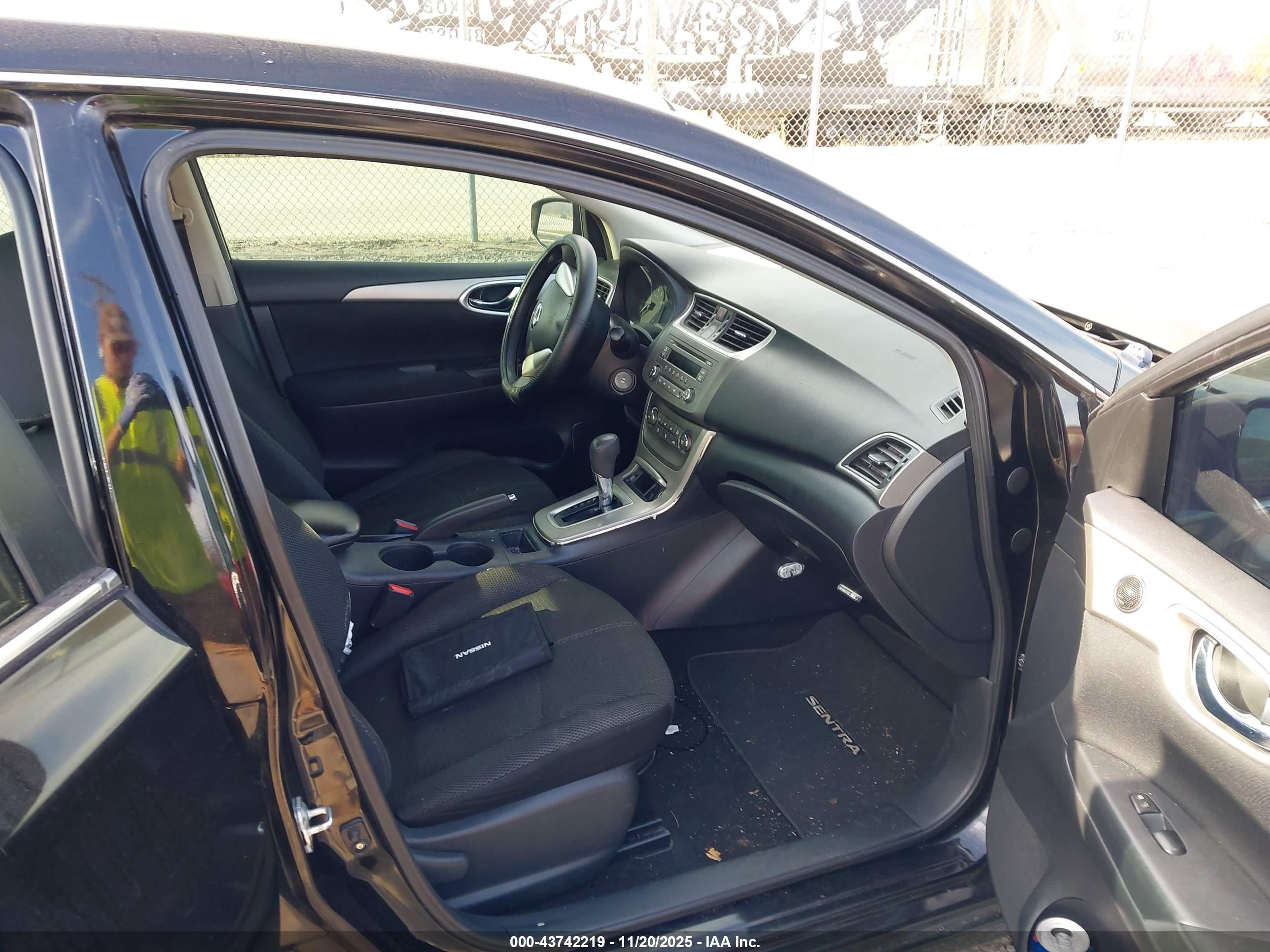 NISSAN SENTRA image 5
