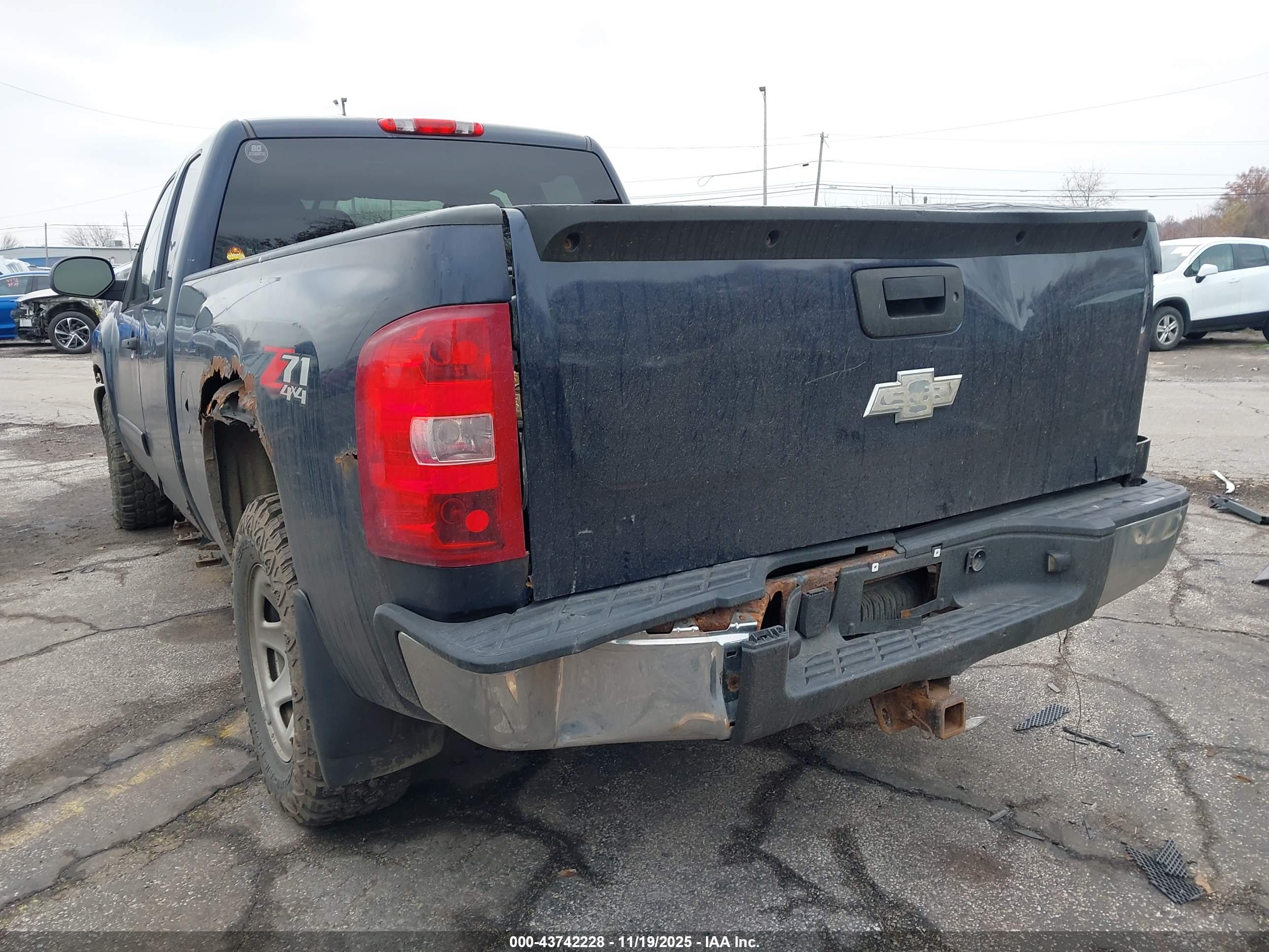CHEVROLET SILVERADO image 3