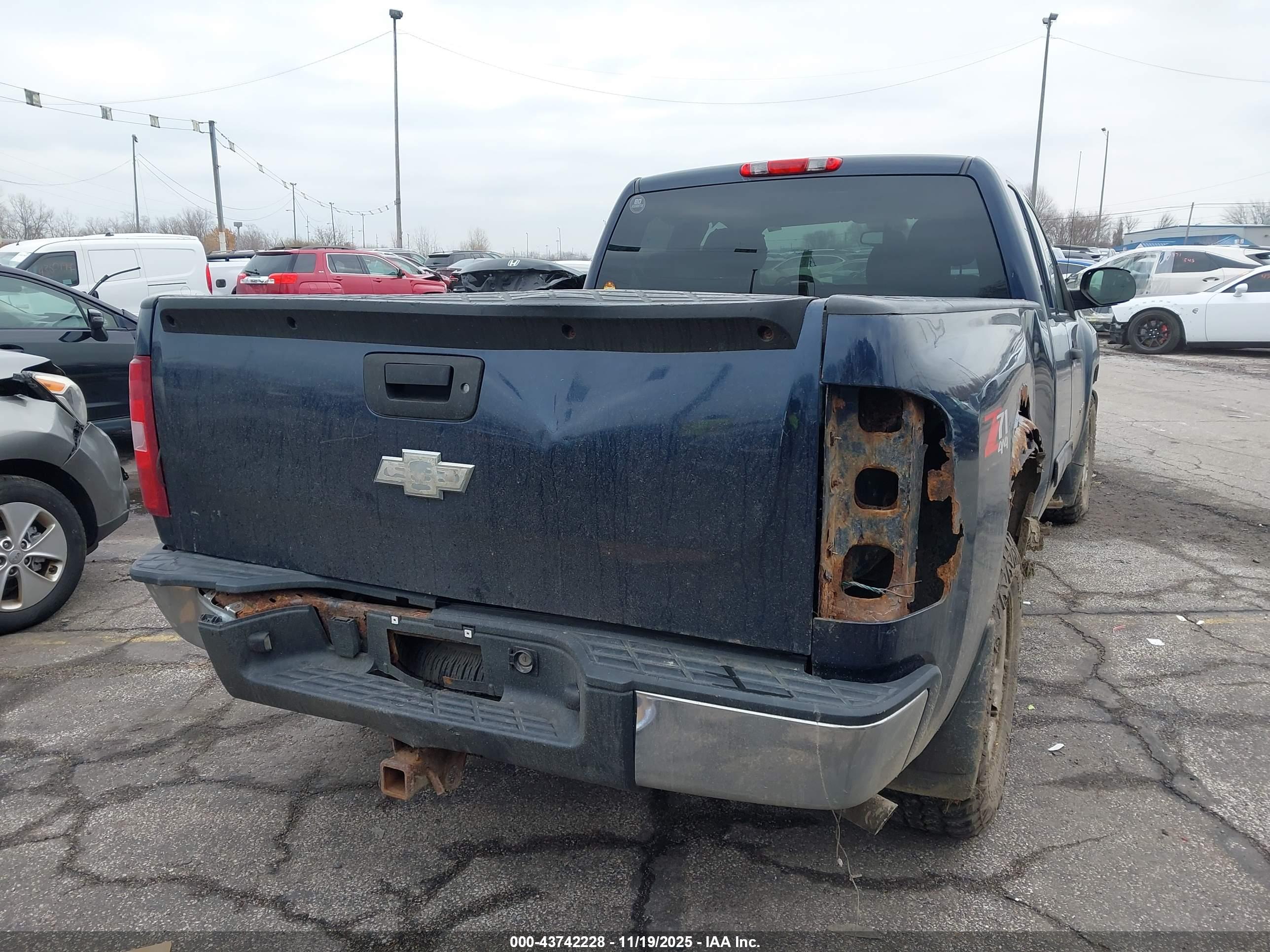 CHEVROLET SILVERADO image 4