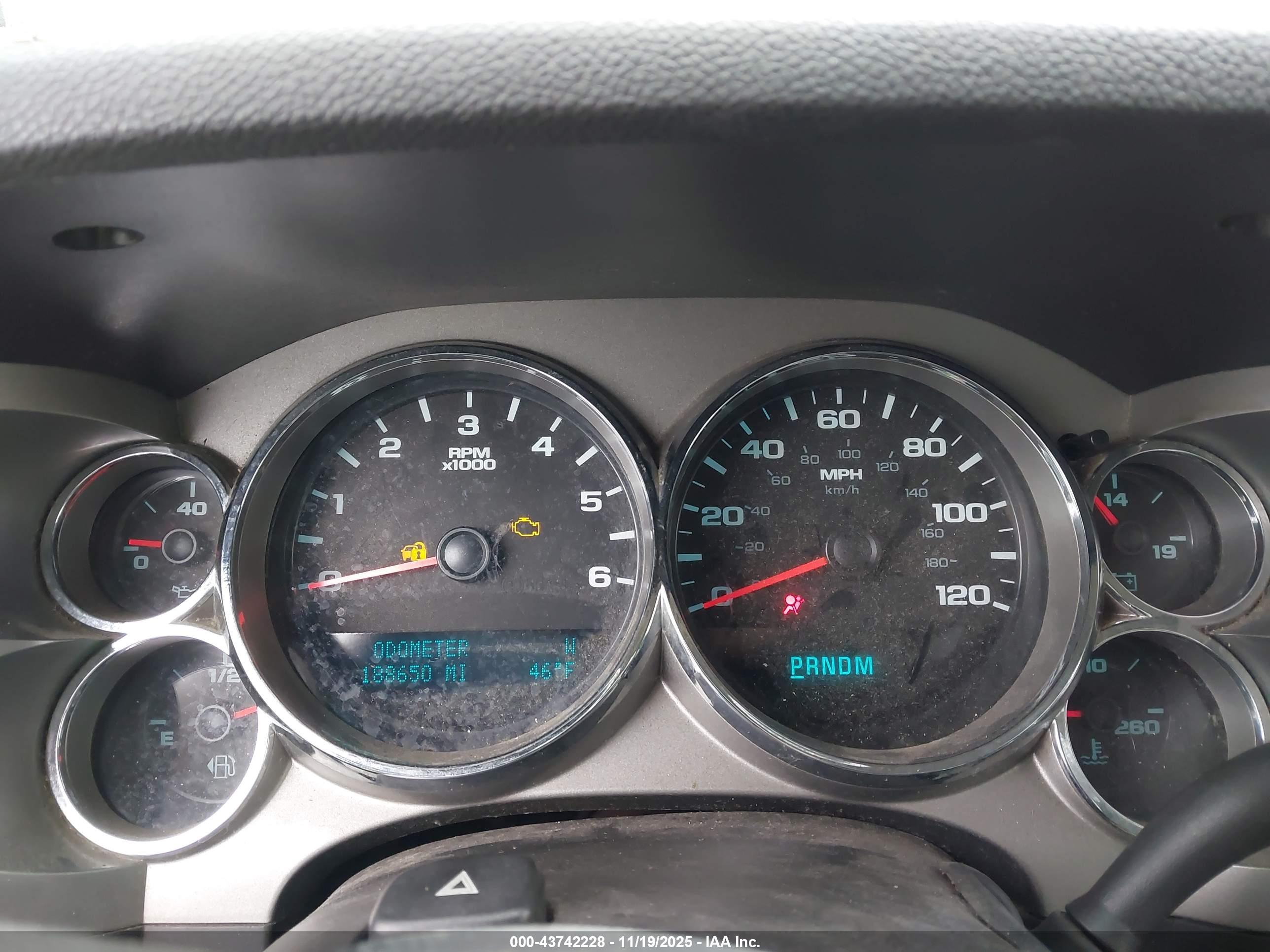 CHEVROLET SILVERADO image 7