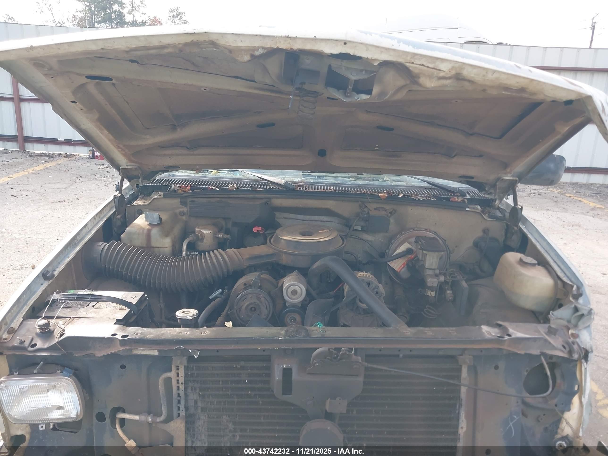CHEVROLET GMT-400 image 10
