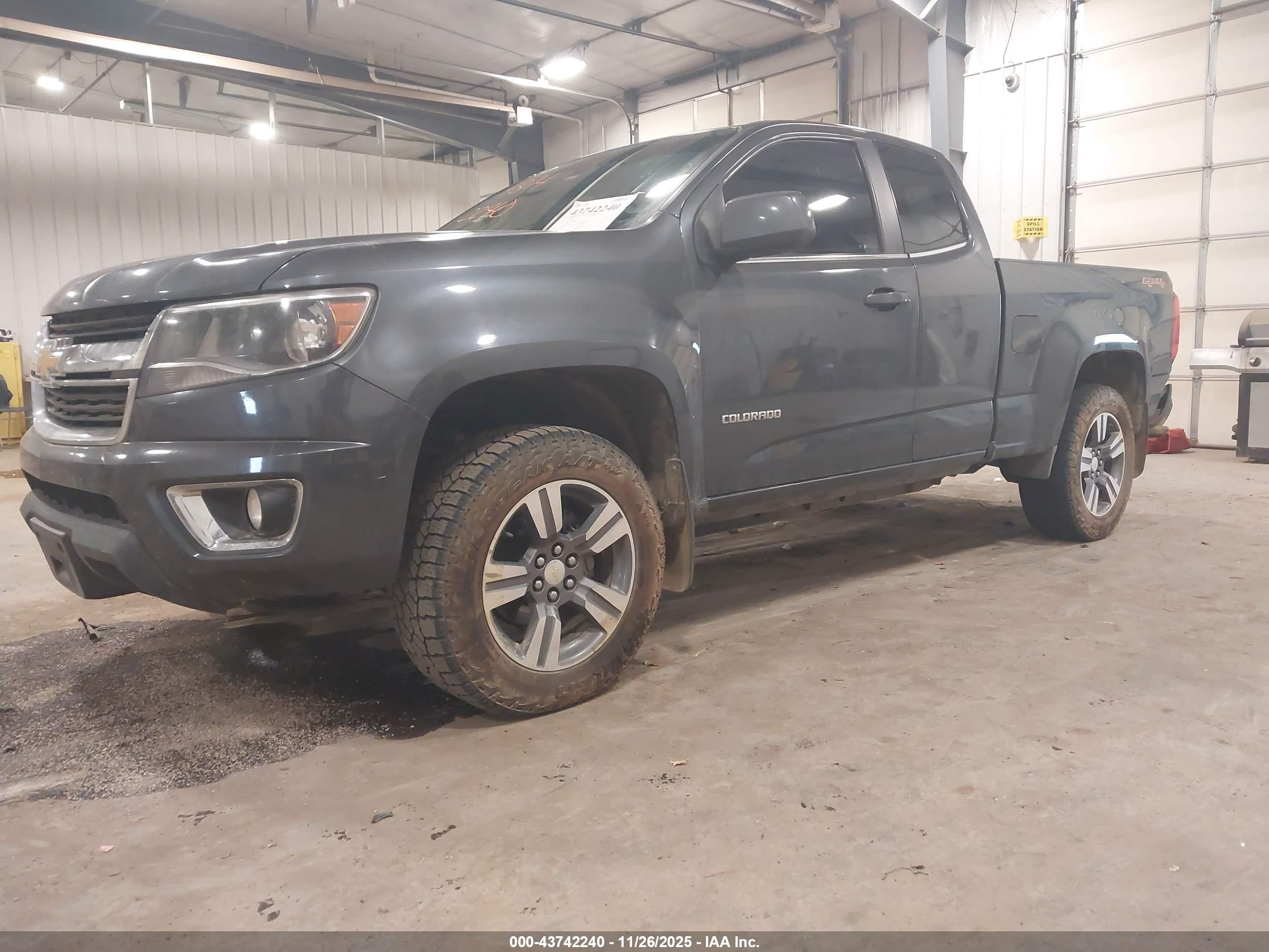 CHEVROLET COLORADO image 2