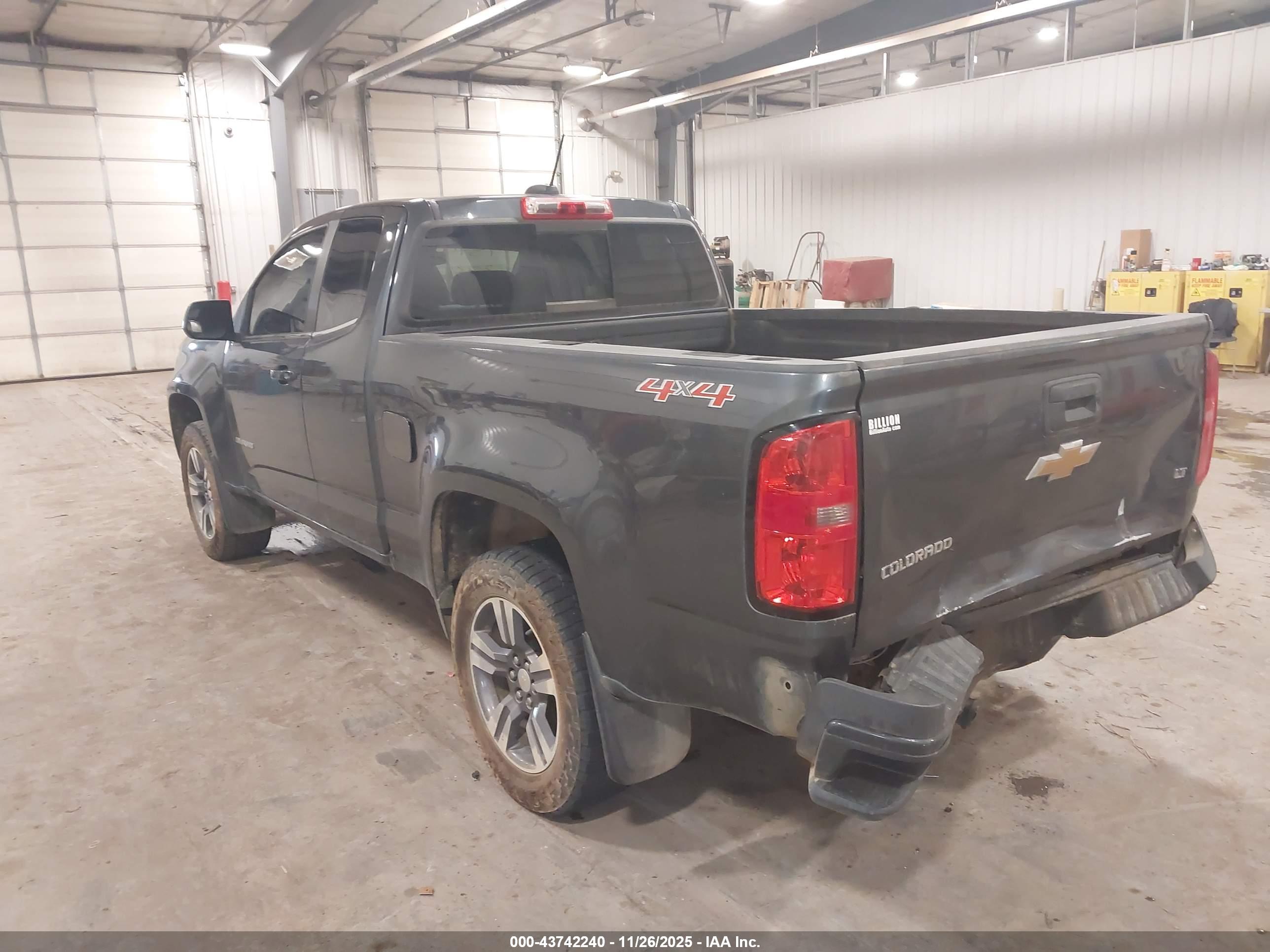CHEVROLET COLORADO image 3
