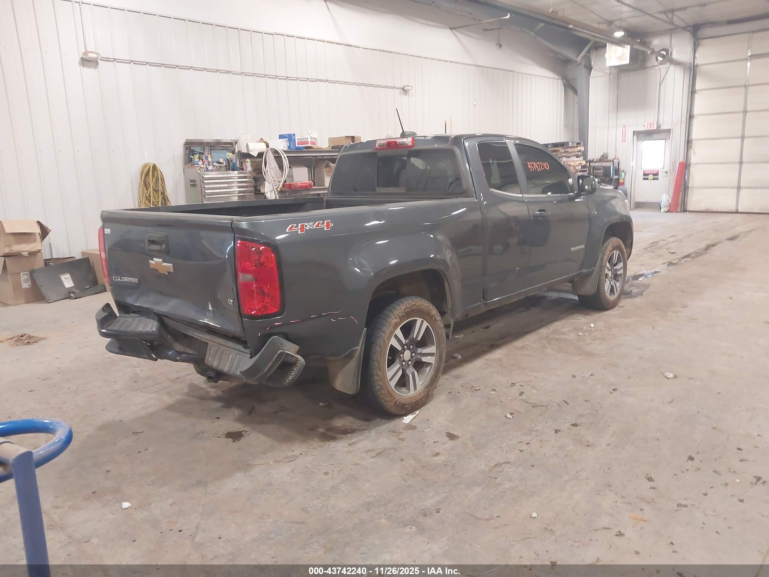 CHEVROLET COLORADO image 4