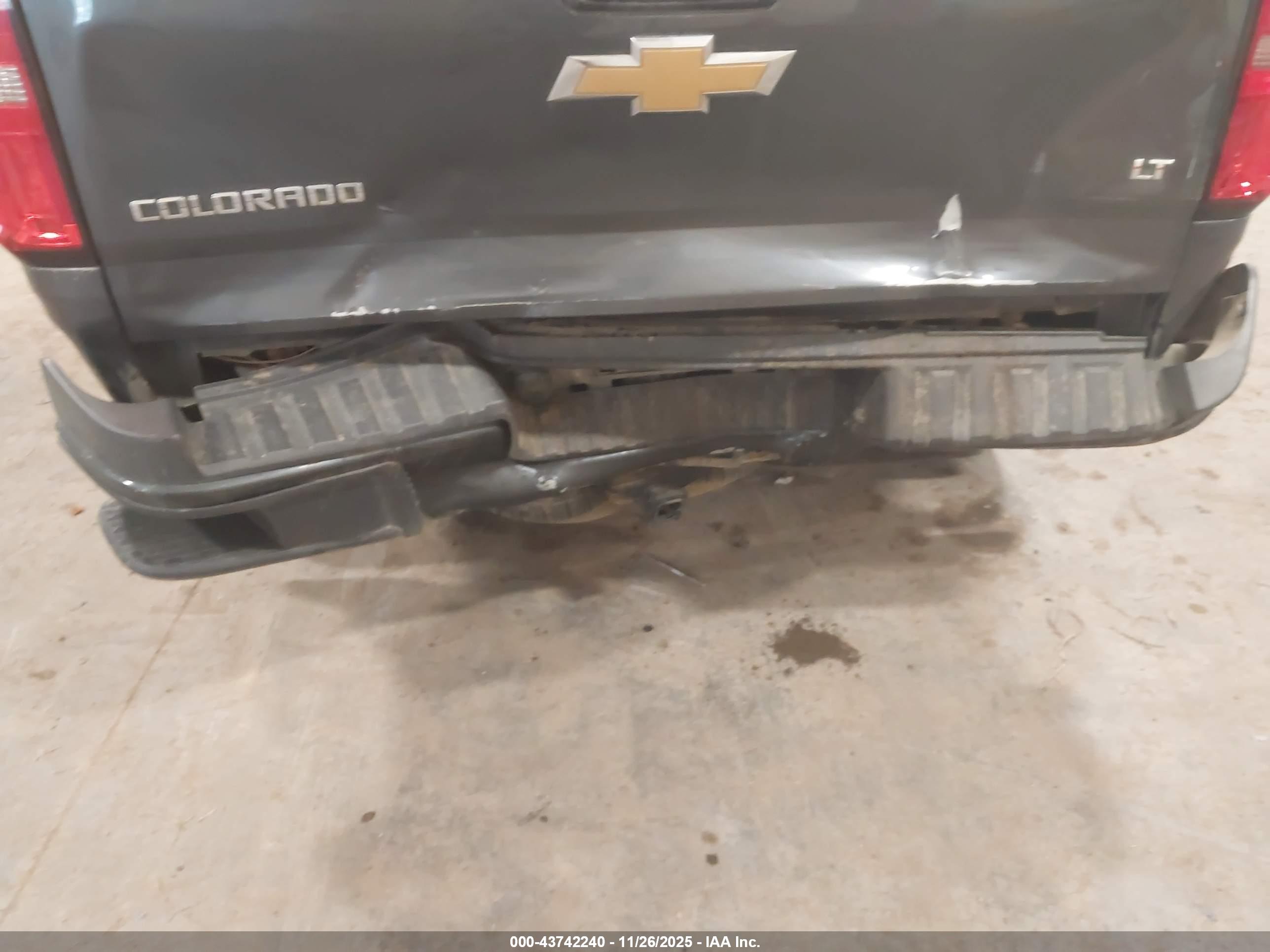 CHEVROLET COLORADO image 6