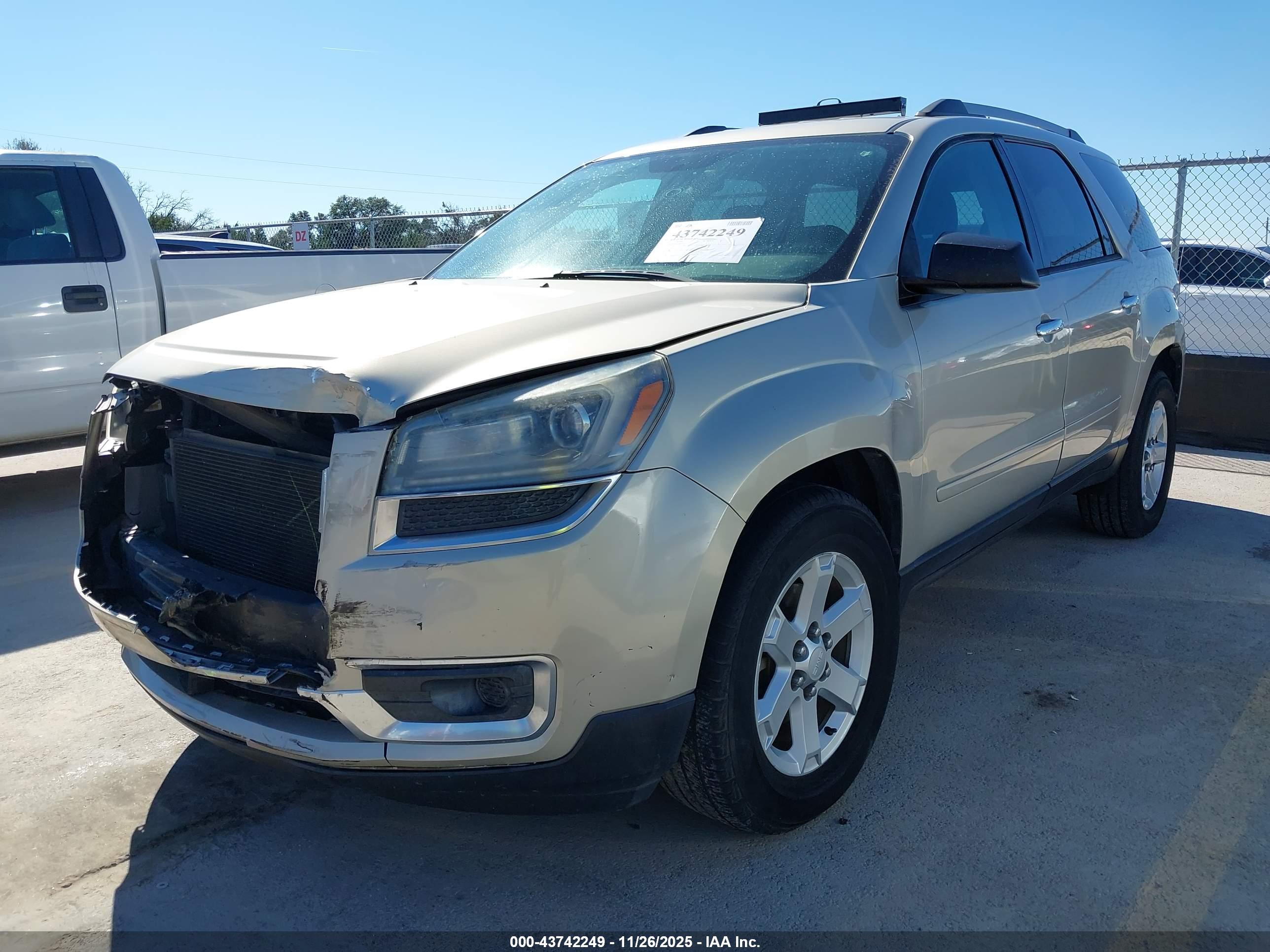 GMC ACADIA image 2