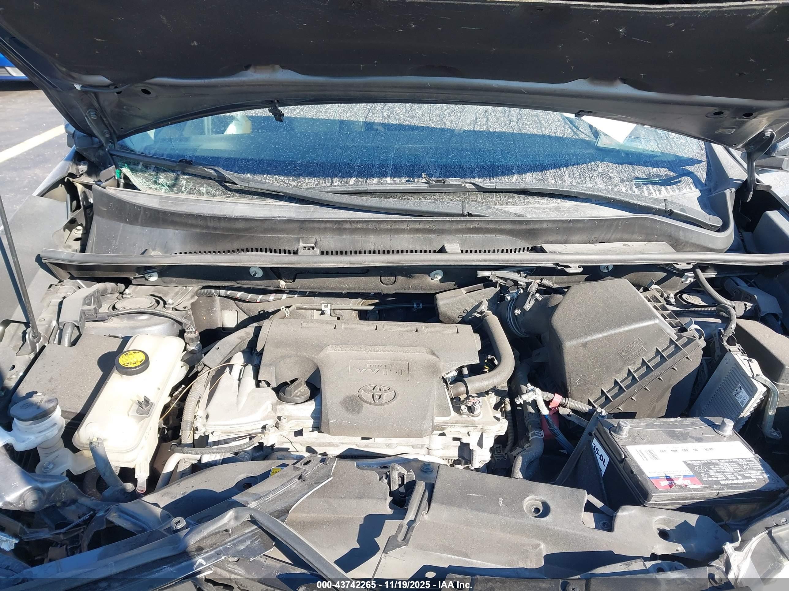 TOYOTA RAV4 image 10