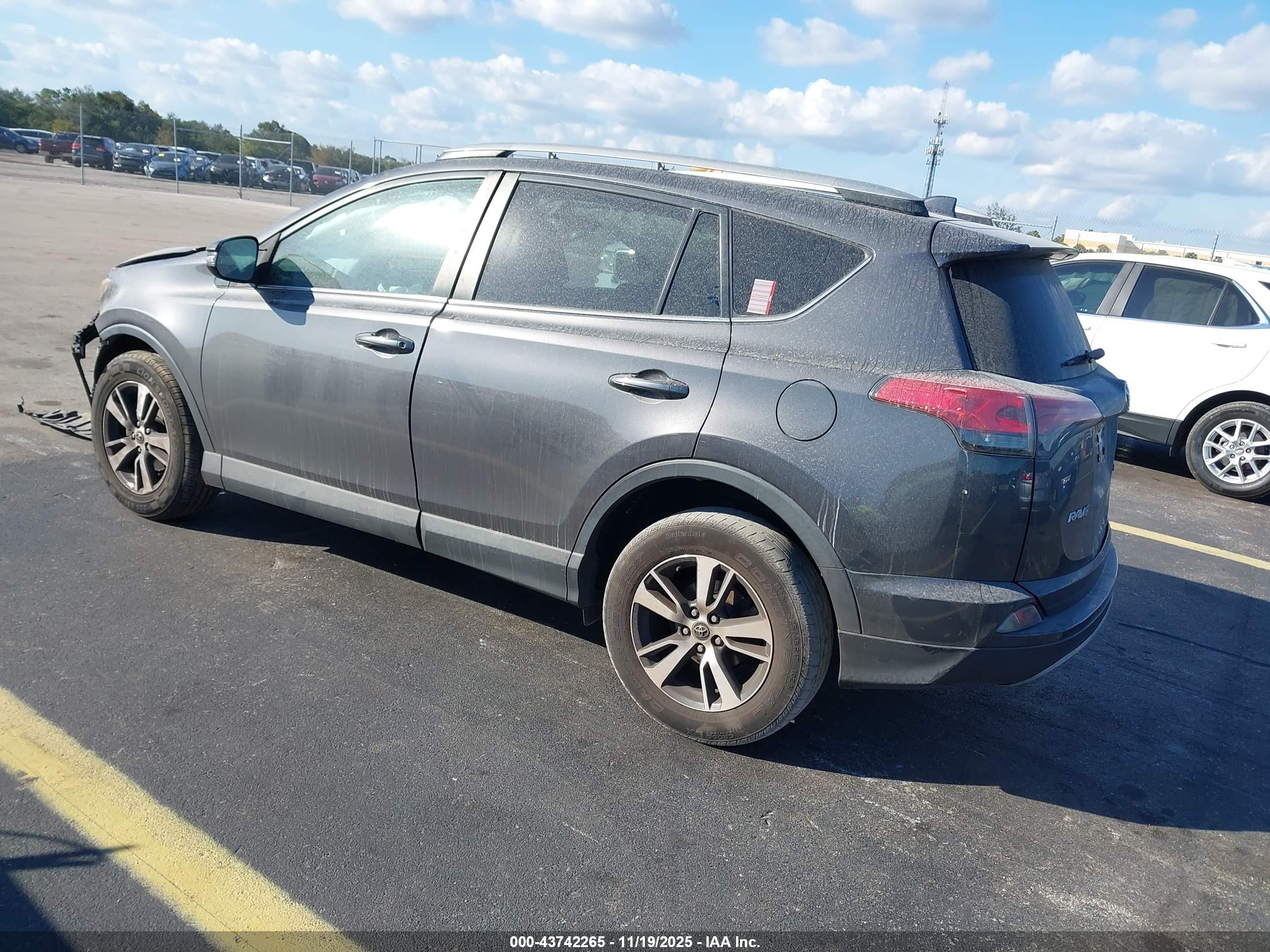 TOYOTA RAV4 image 3