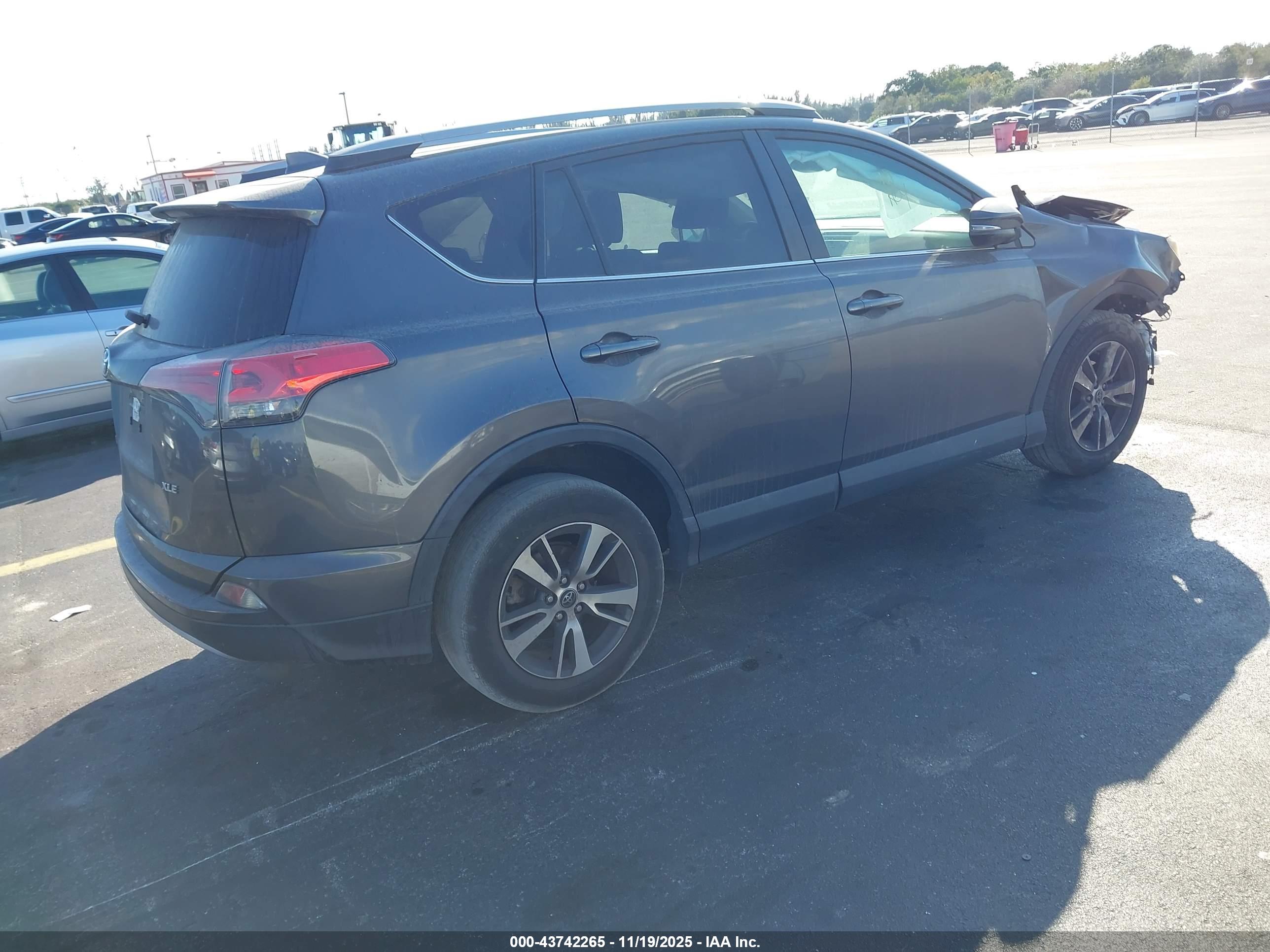 TOYOTA RAV4 image 4