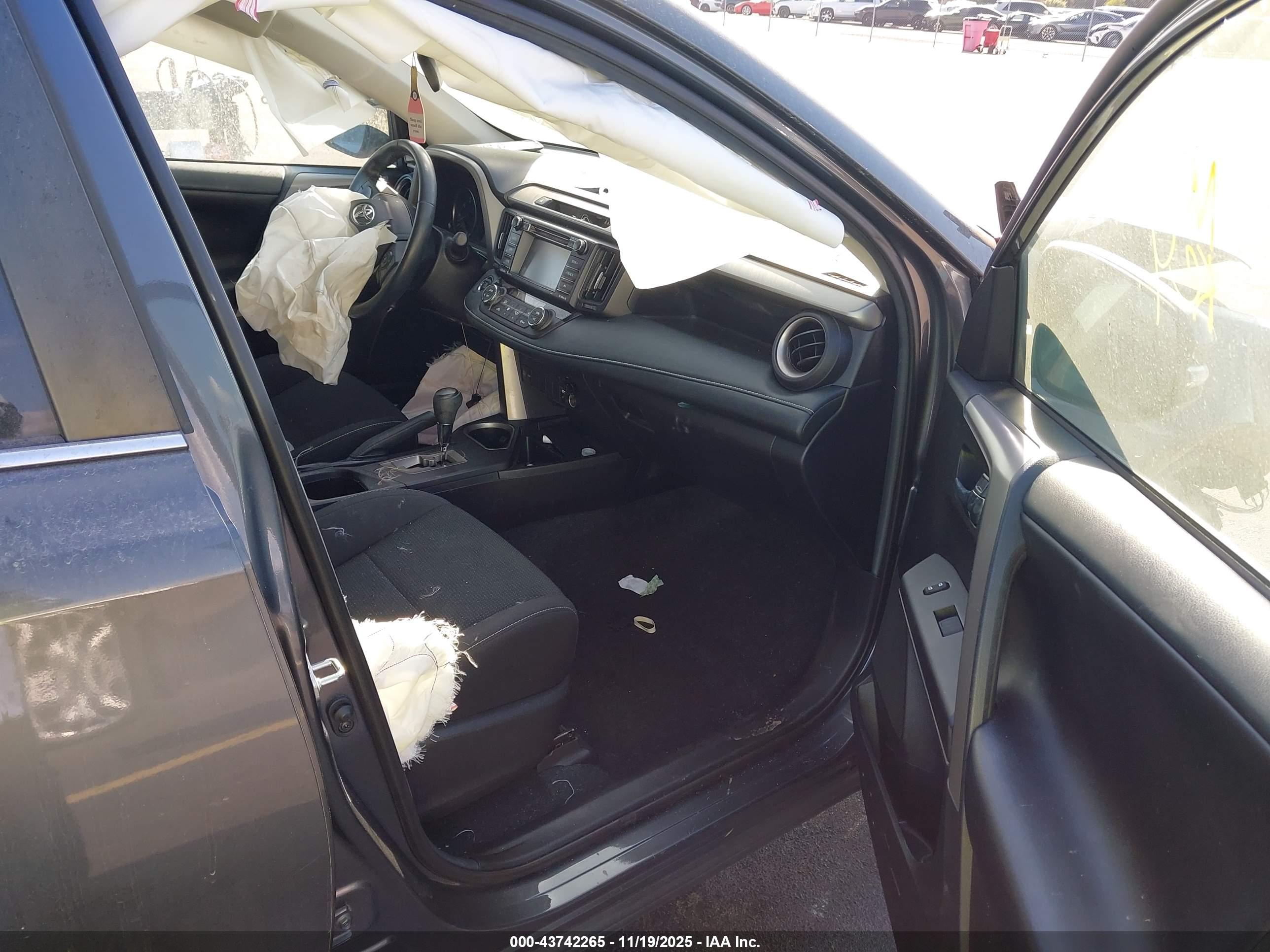 TOYOTA RAV4 image 5