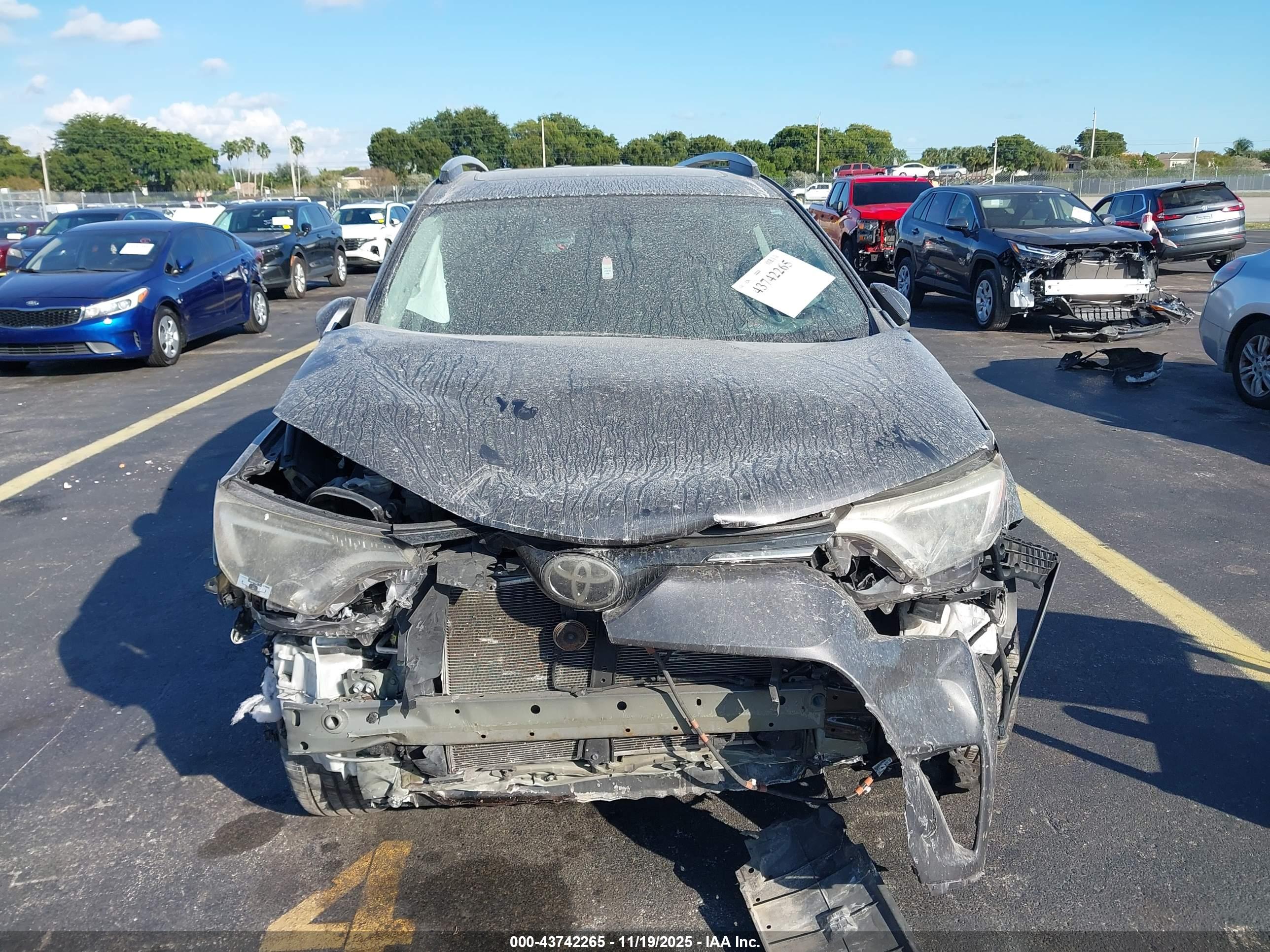 TOYOTA RAV4 image 6