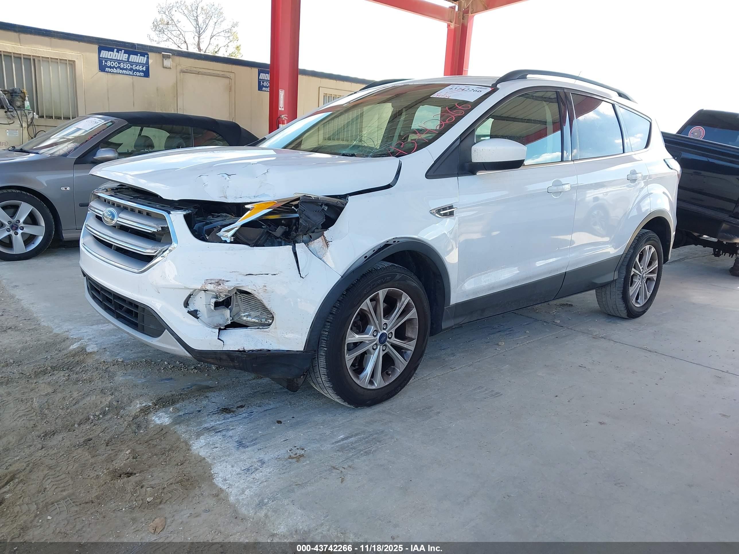 FORD ESCAPE image 2
