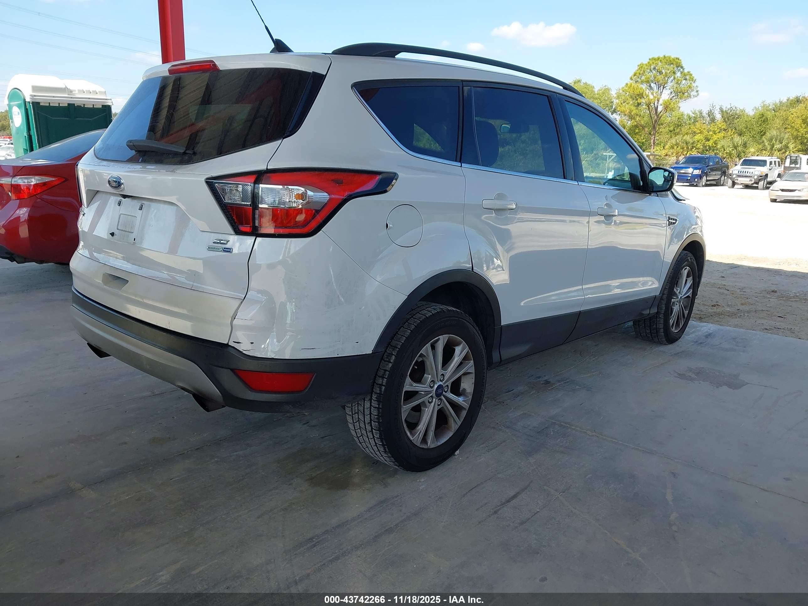 FORD ESCAPE image 4