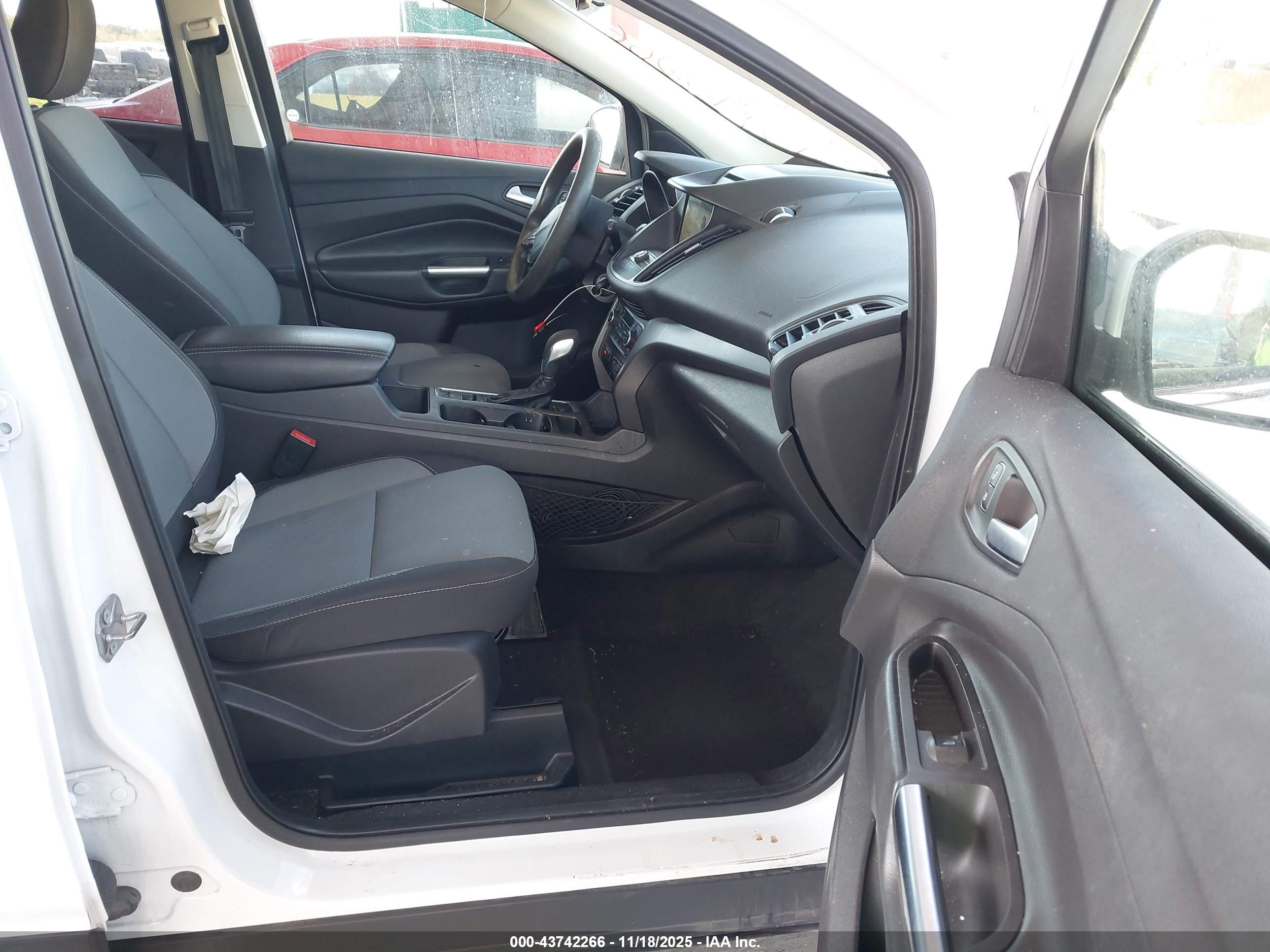 FORD ESCAPE image 5