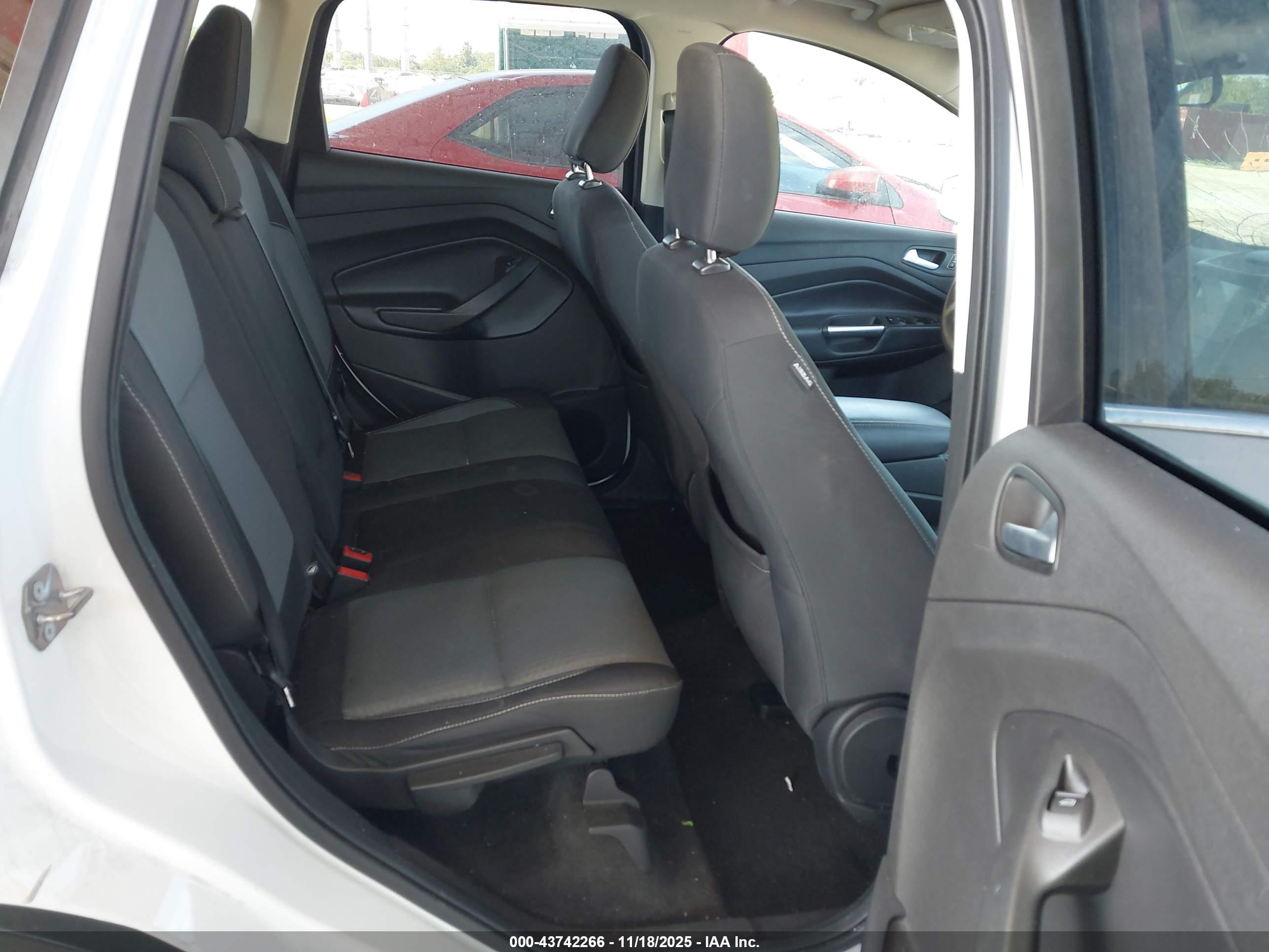 FORD ESCAPE image 8