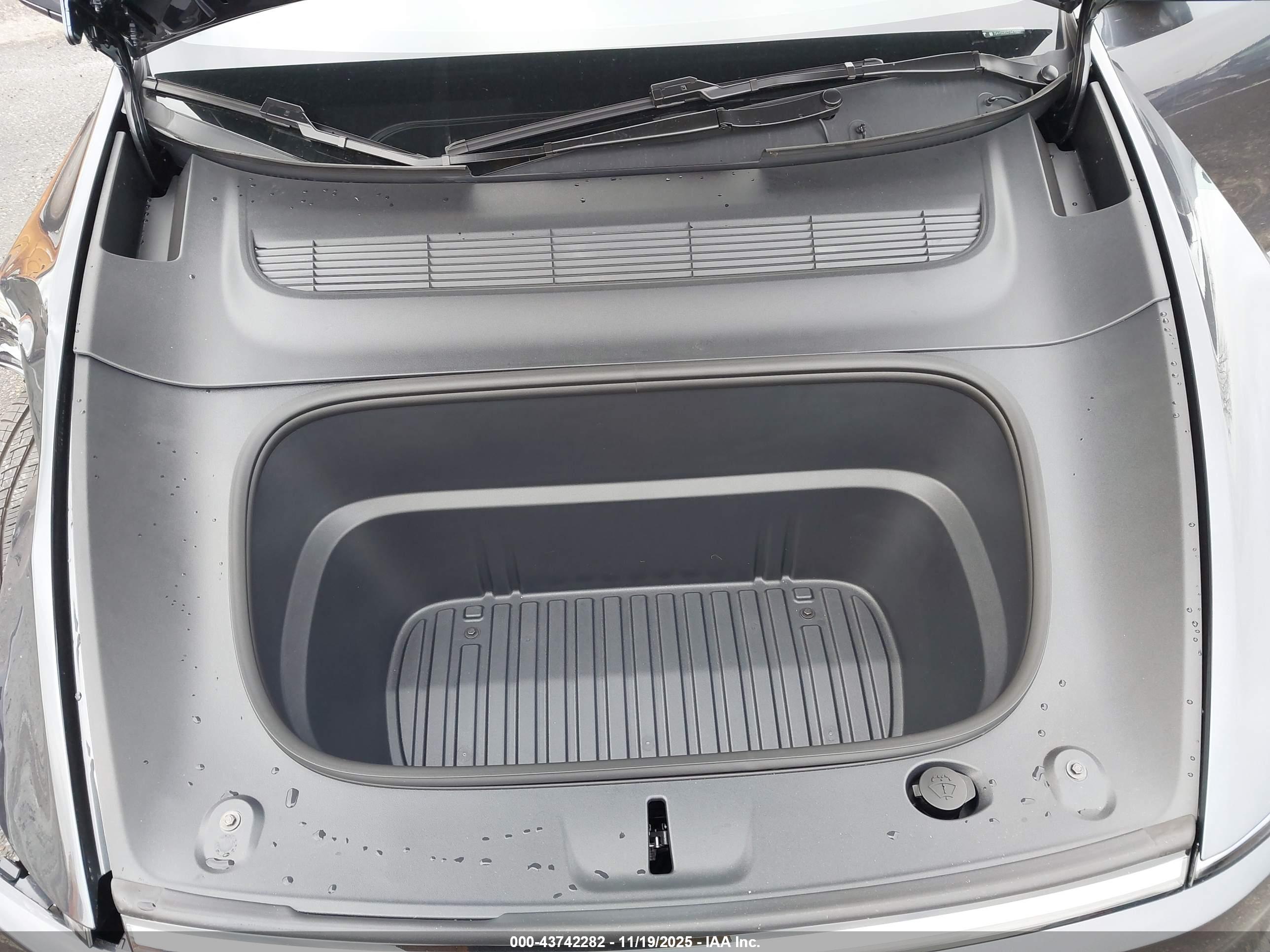TESLA MODEL image 10