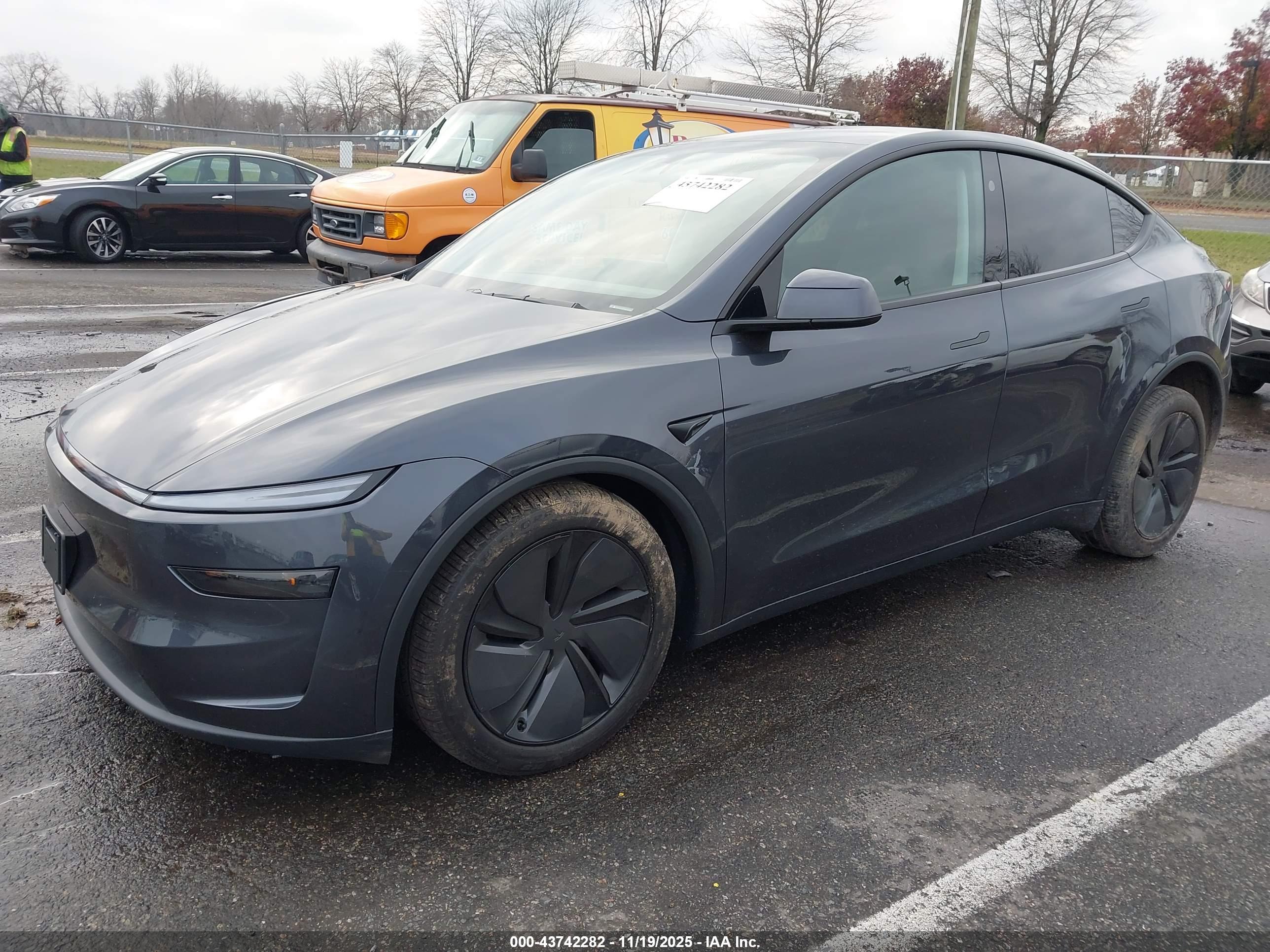 TESLA MODEL image 2