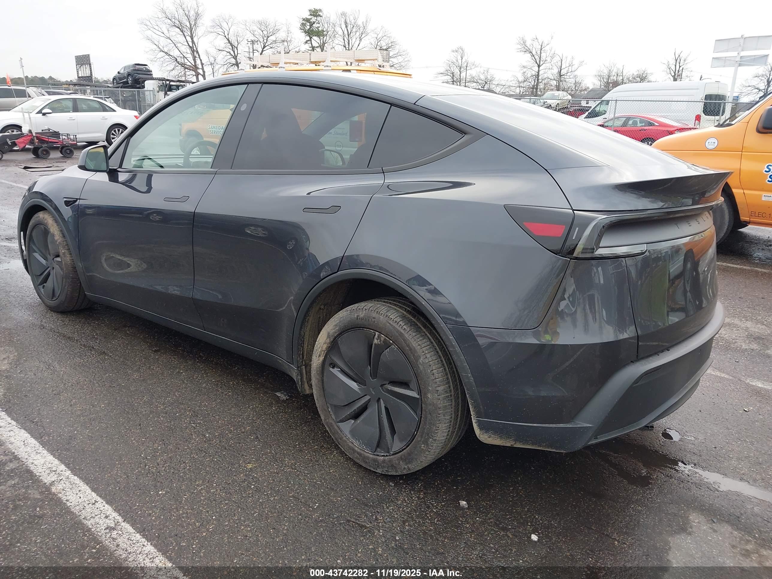 TESLA MODEL image 3