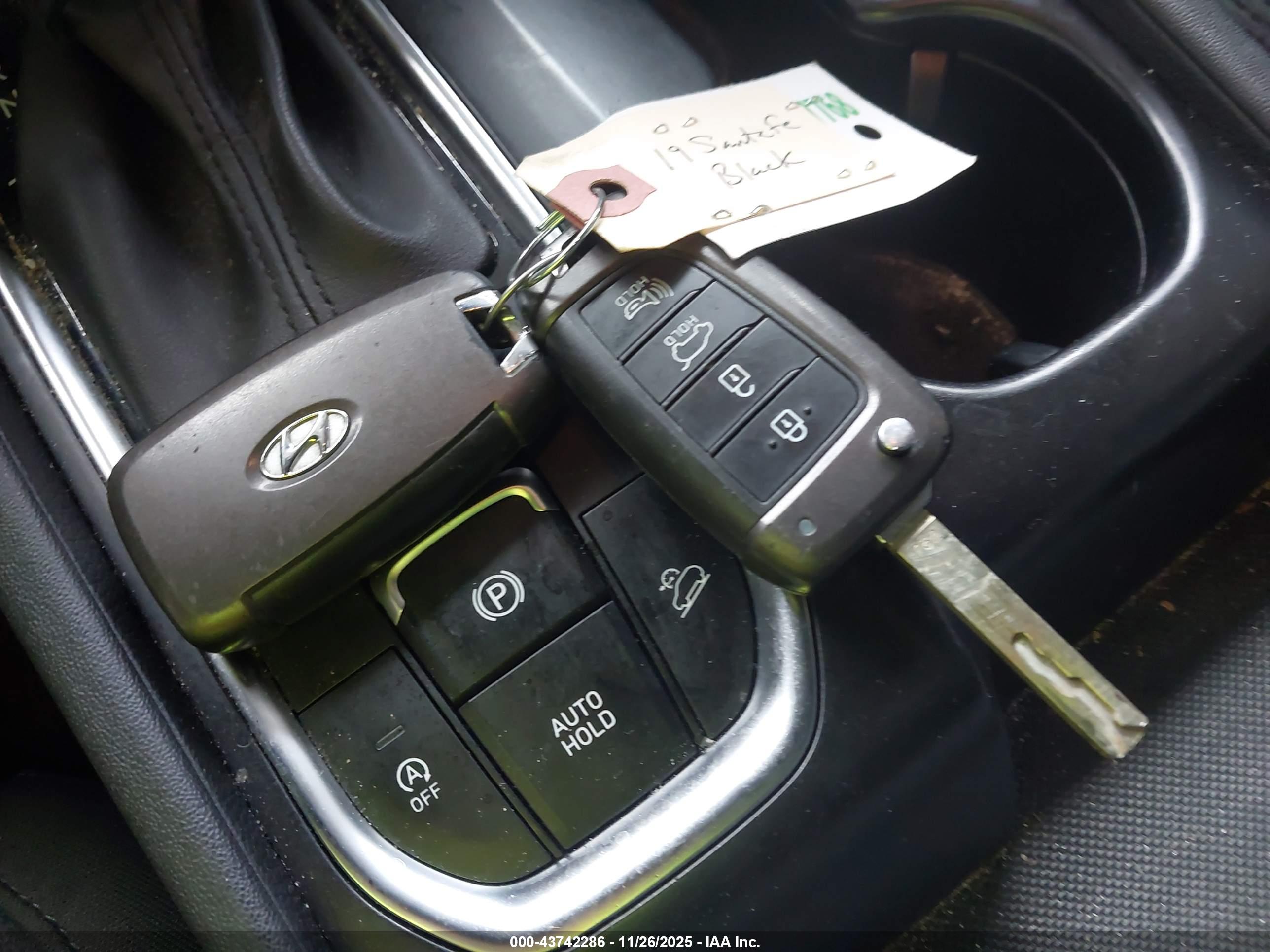 HYUNDAI SANTA image 11
