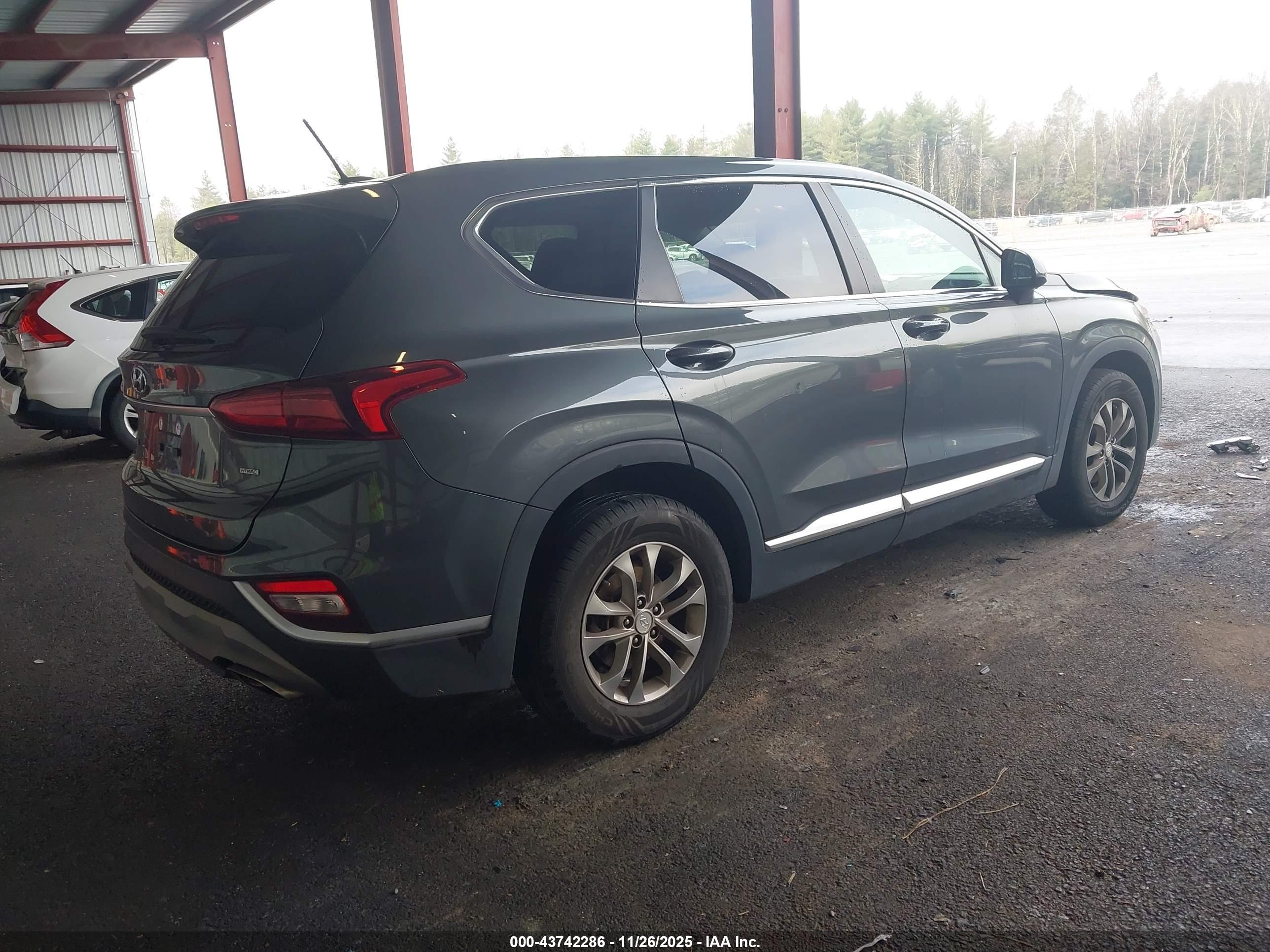 HYUNDAI SANTA image 4
