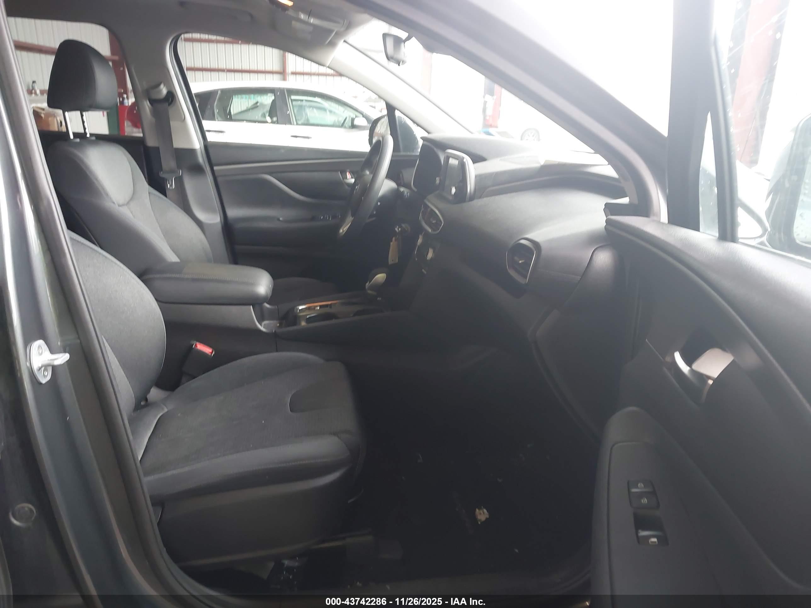 HYUNDAI SANTA image 5