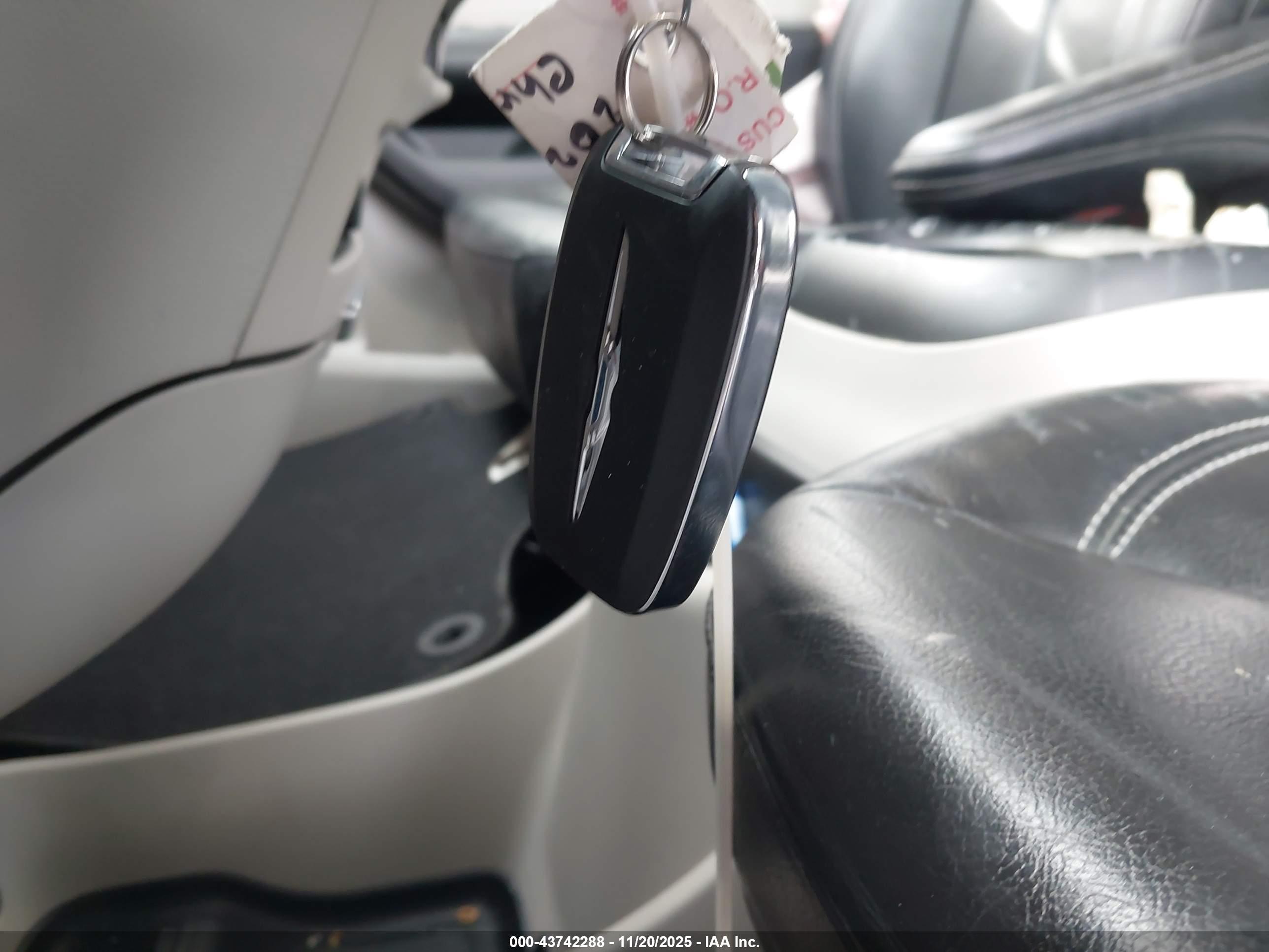 CHRYSLER PACIFICA image 11